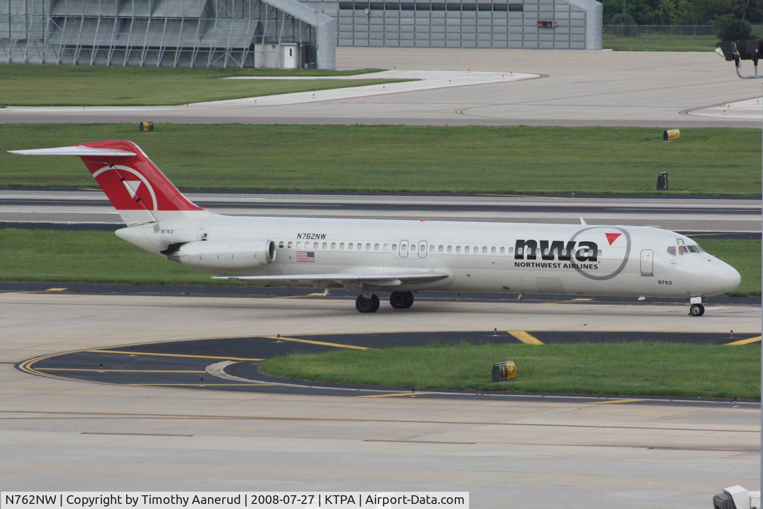 N762NW, 1969 Douglas DC-9-41 C/N 47395, McDonnell Douglas DC-9-41, serial 47395. NWA never includes the DC-9s in its fleet age averages.