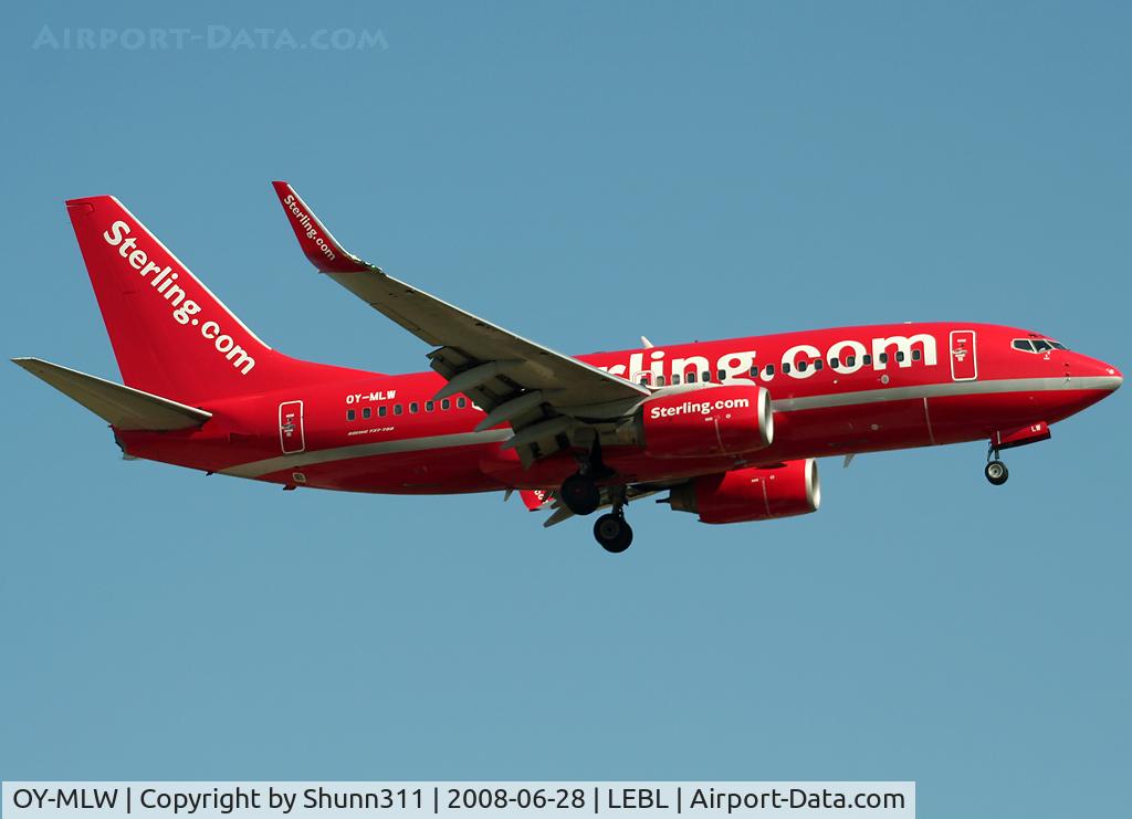 OY-MLW, 1999 Boeing 737-73S C/N 29078, Landing rwy 25L