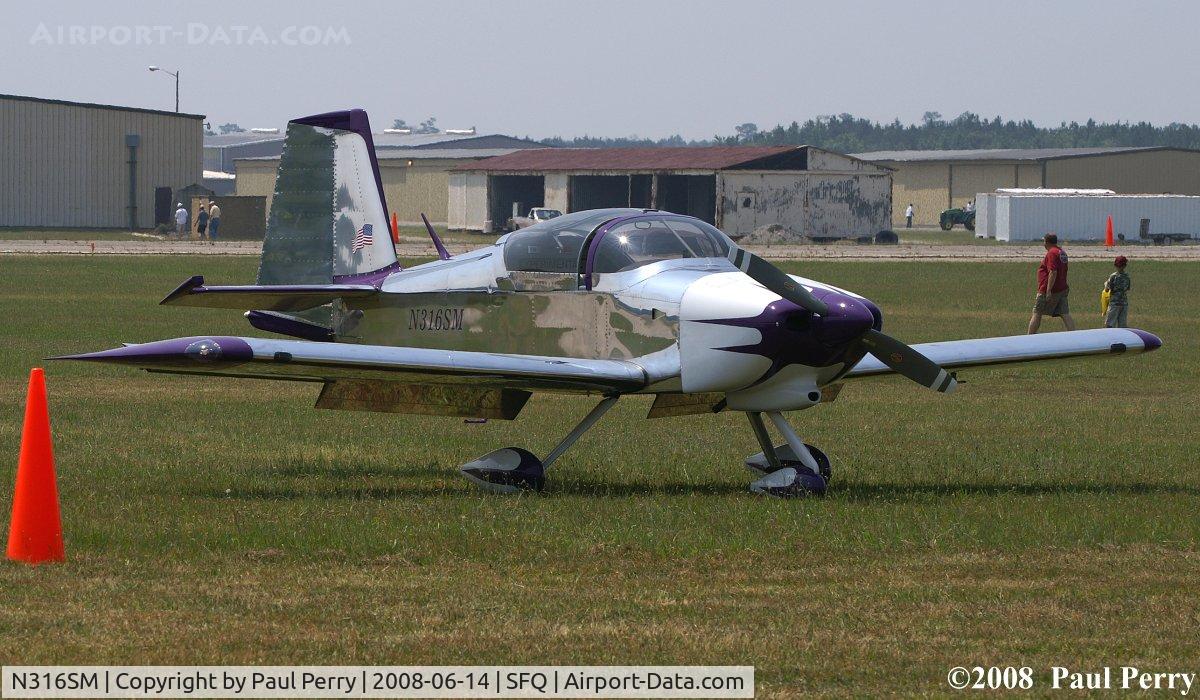 N316SM, 2004 Vans RV-7A C/N 70065, Eye-catching RV-7 on the grass