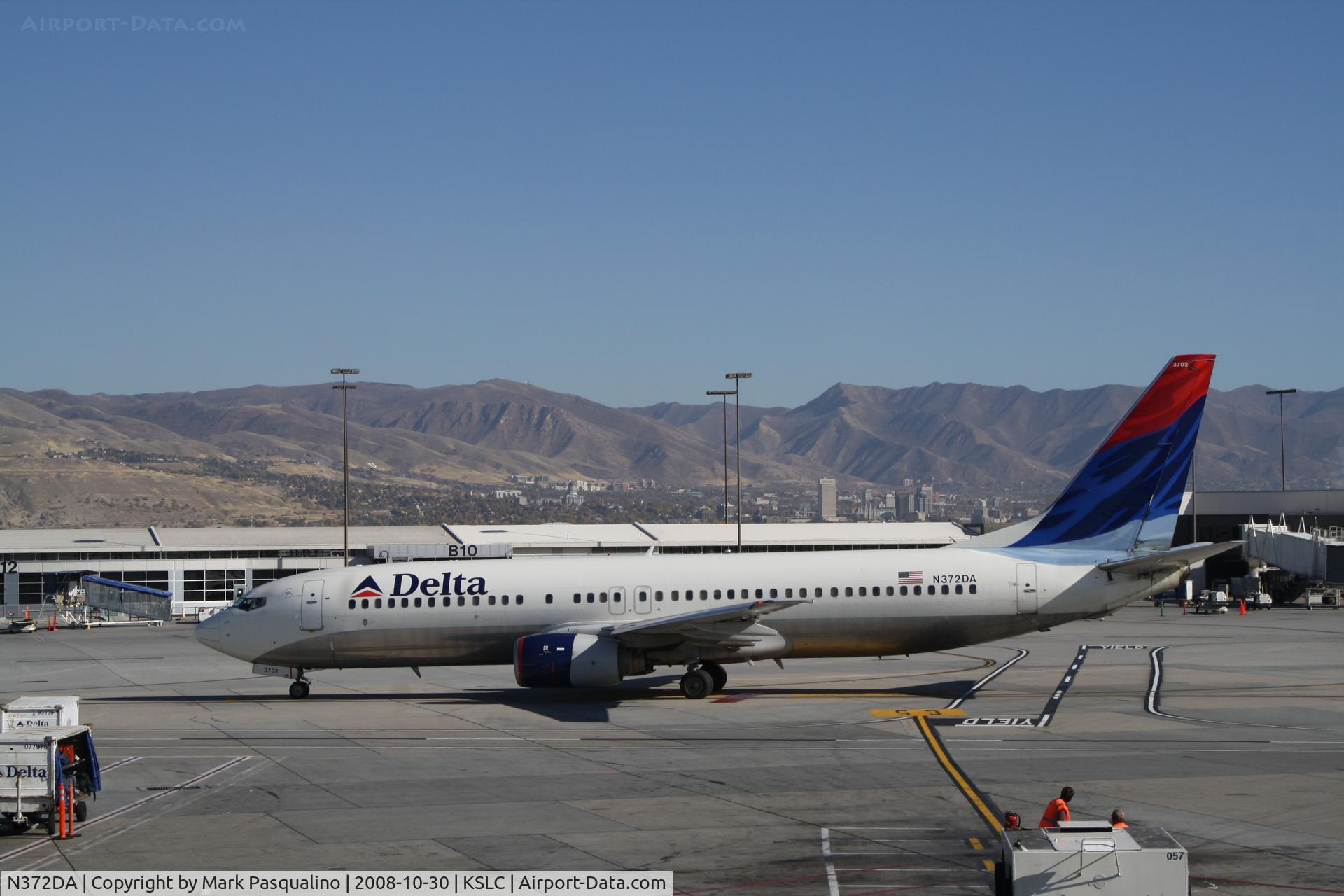 N372DA, 1998 Boeing 737-832 C/N 29620, Boeing 737-800