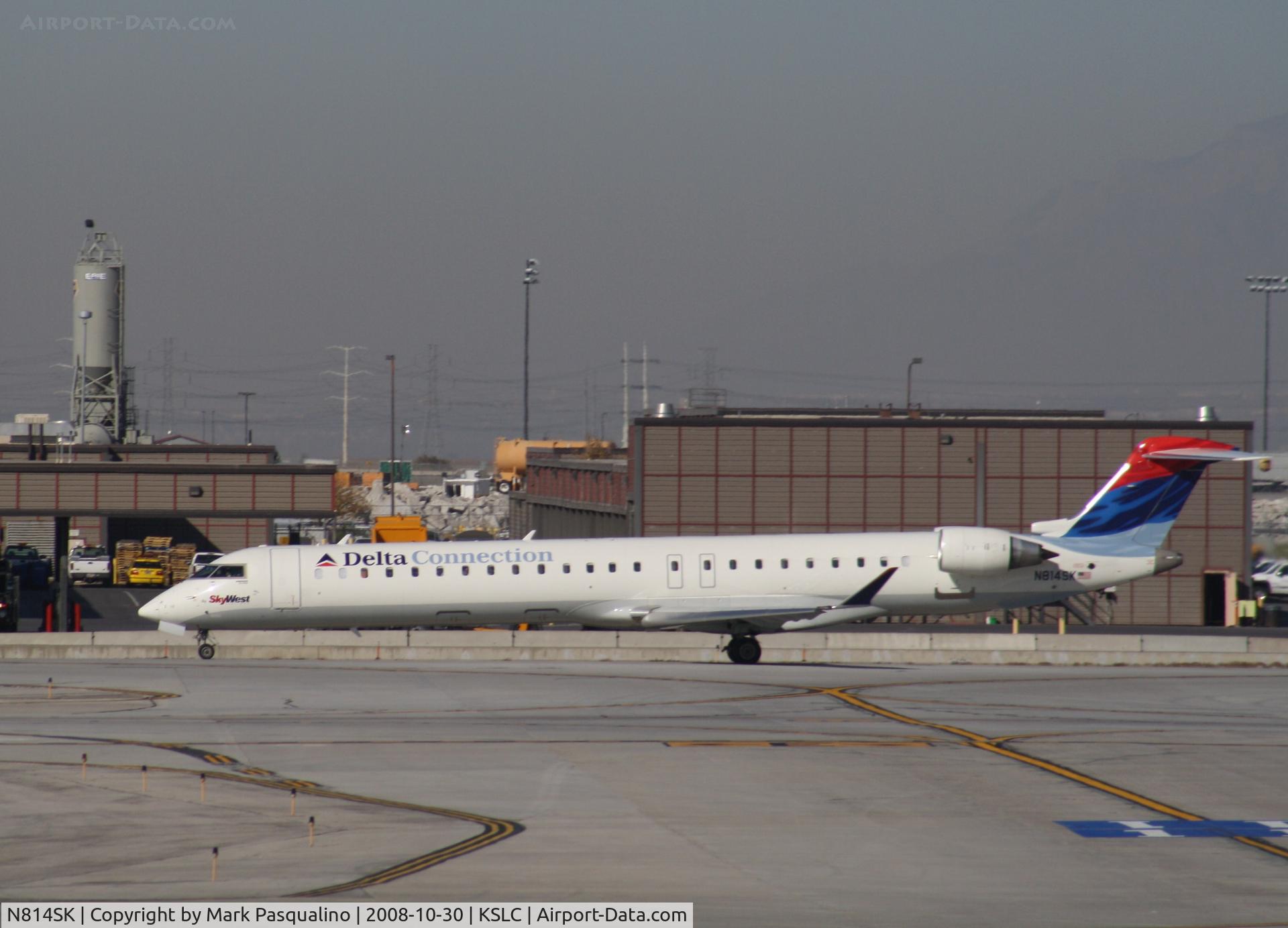 N814SK, 2006 Bombardier CRJ-900ER (CL-600-2D24) C/N 15100, CL600-2D24