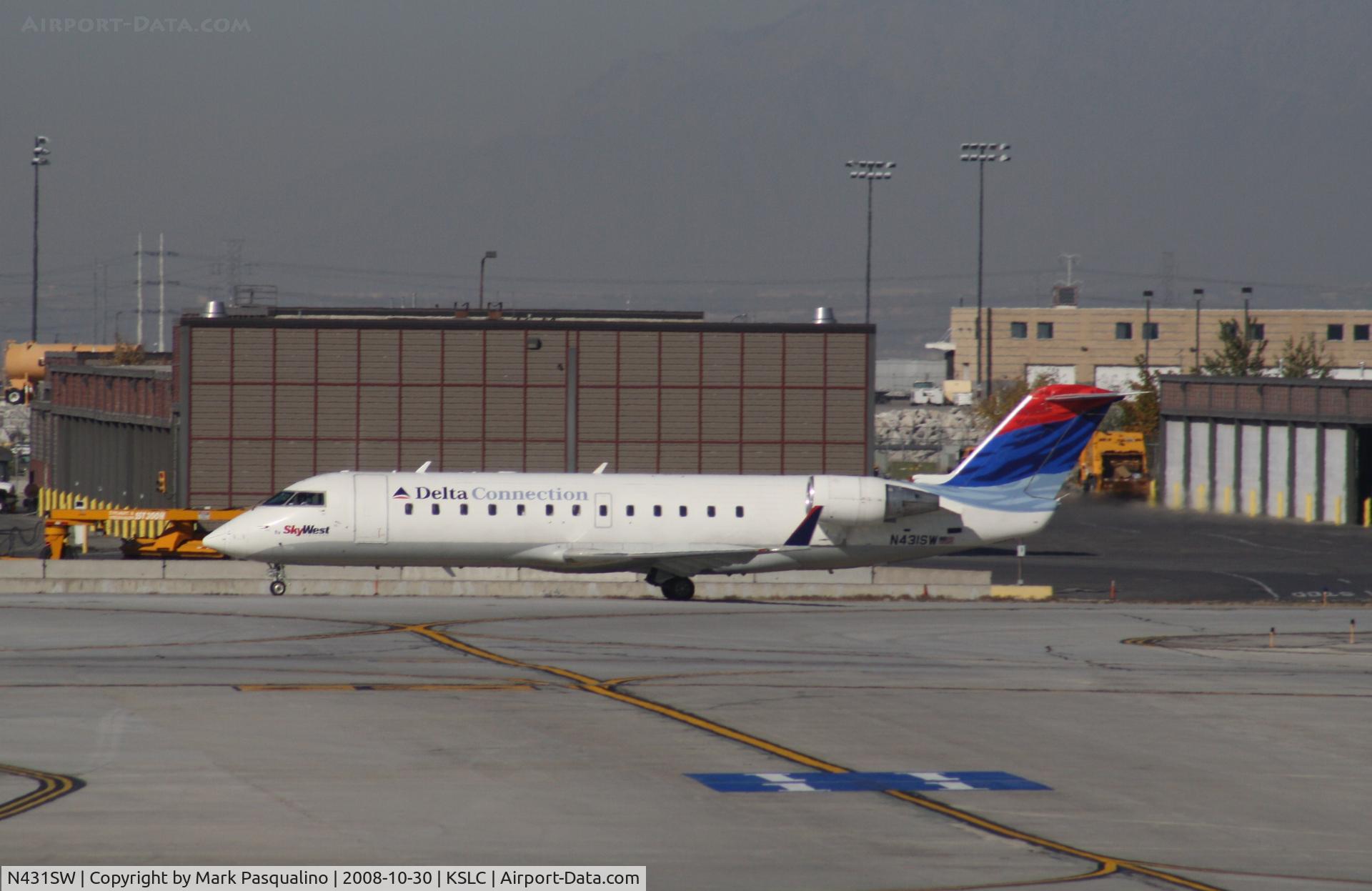 N431SW, 2001 Bombardier CRJ-200LR (CL-600-2B19) C/N 7536, CL-600-2B19