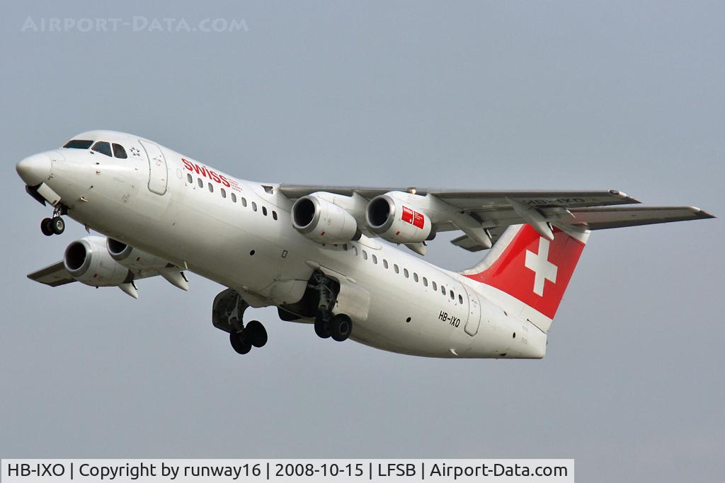 HB-IXO, 1996 British Aerospace Avro 146-RJ100 C/N E3284, departing rwy 33