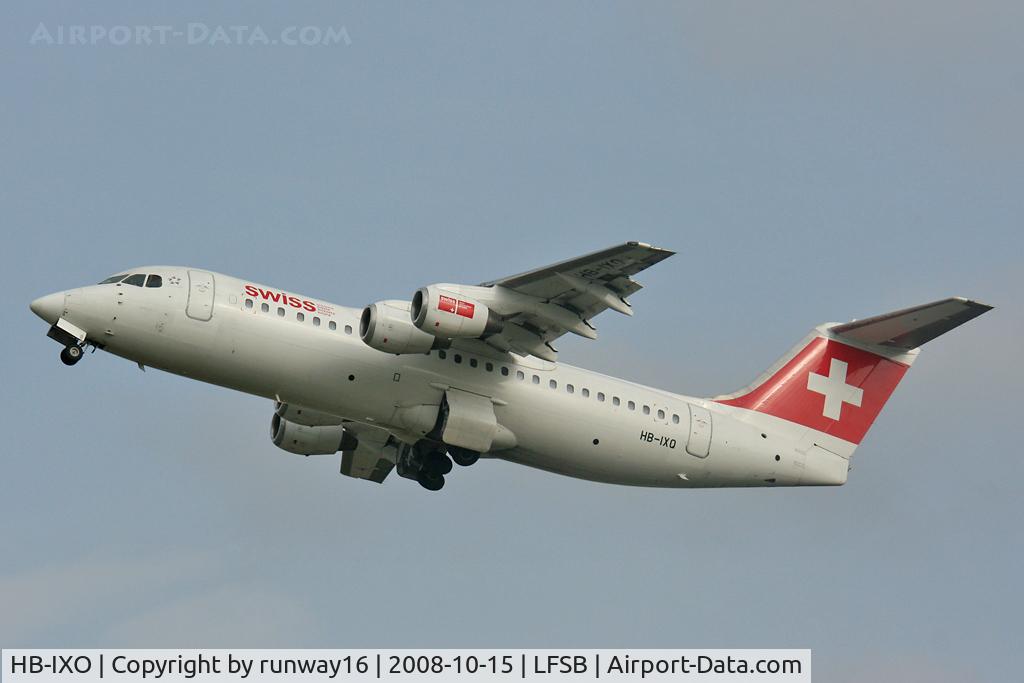 HB-IXO, 1996 British Aerospace Avro 146-RJ100 C/N E3284, departing rwy 33