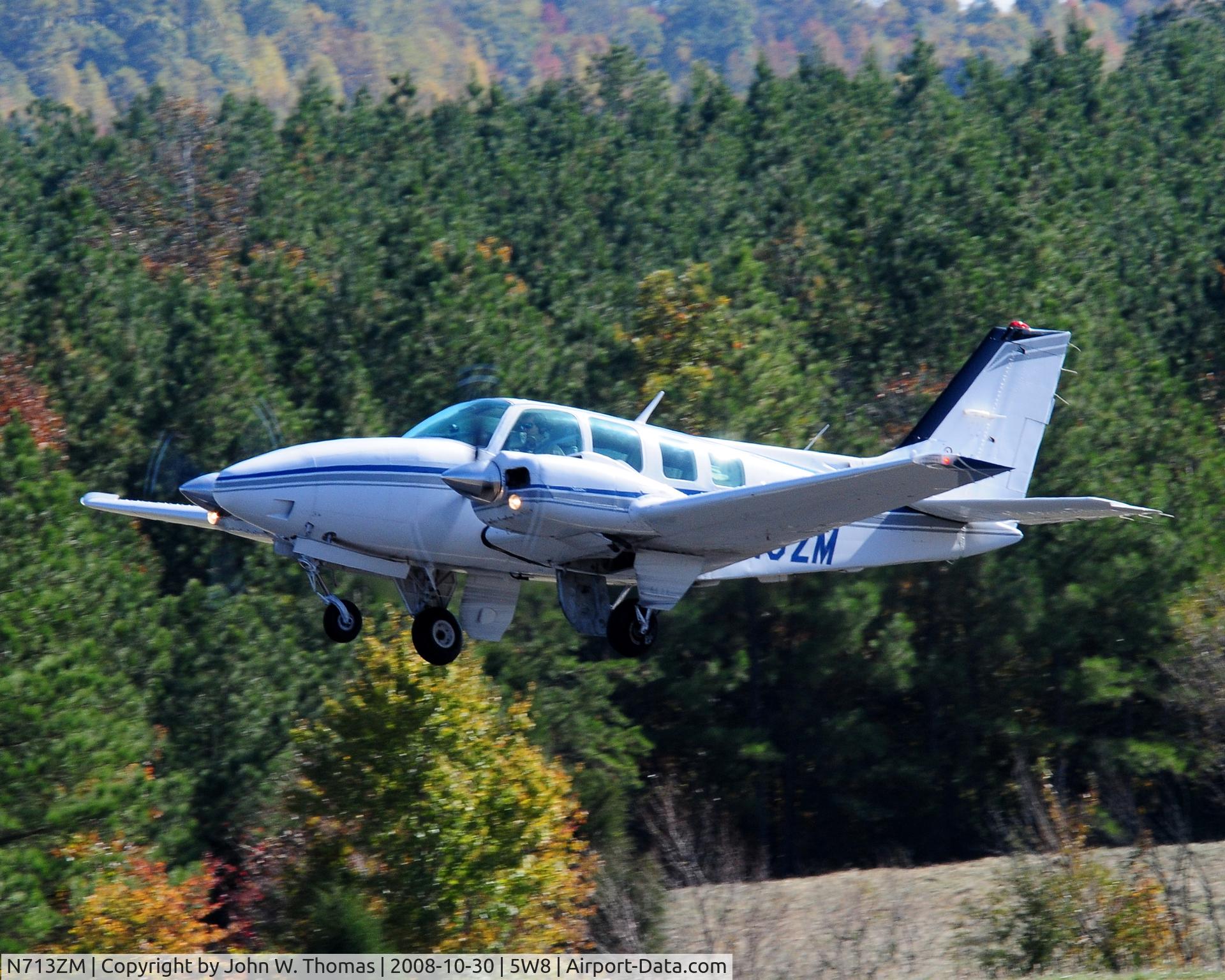 N713ZM, 1988 Beech 58 Baron C/N TH-1535, Departing runway 4