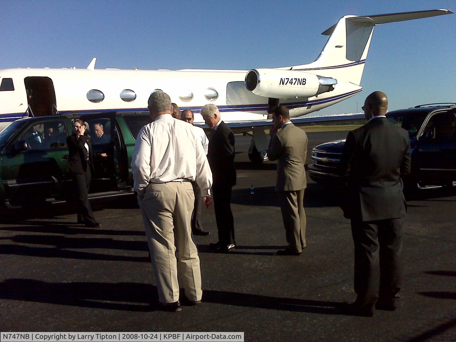 N747NB, 1968 Grumman G-1159 C/N 33, Bill Clinton and his entourage plus secret service...