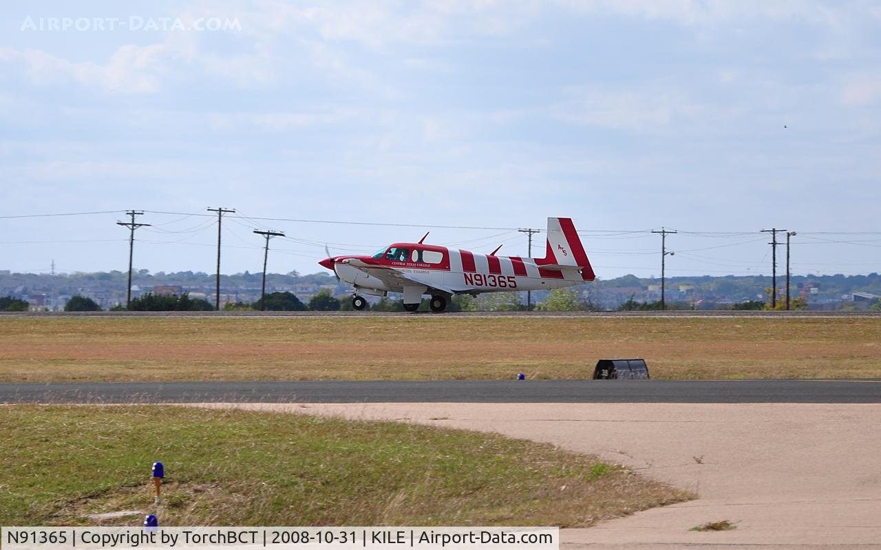 N91365, 1990 Mooney M20J 201 C/N 24-1704-14, Central Texas College M20J