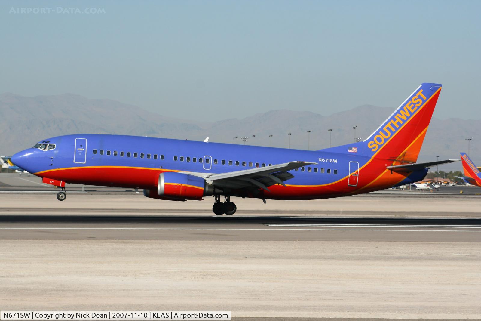 N671SW, 1988 Boeing 737-3G7 C/N 23785, /