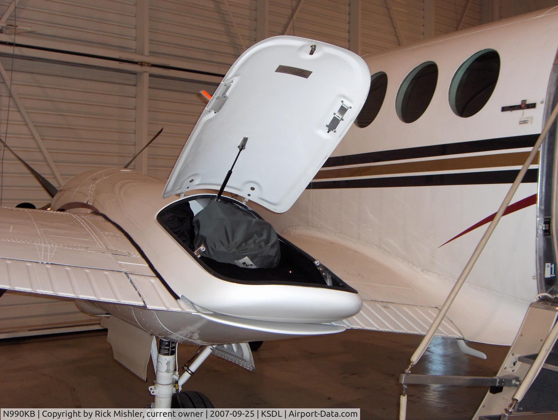 N990KB, 1982 Beech C90 King Air C/N LJ-1046, Raisbeck Wing Lockers