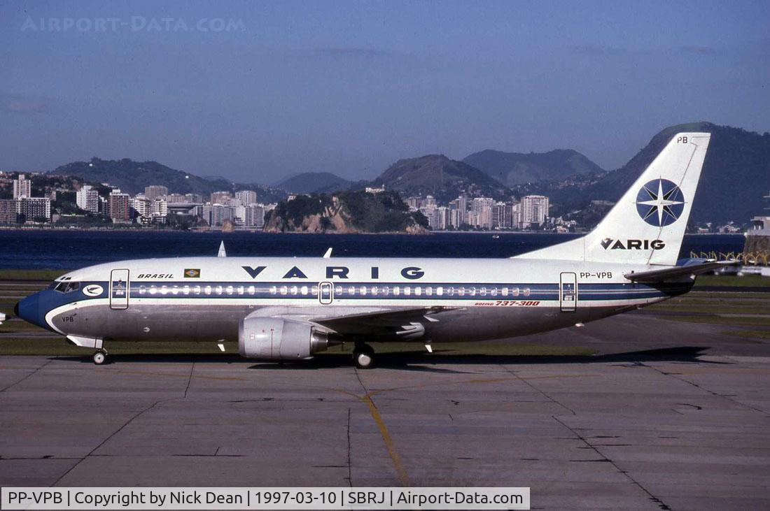 PP-VPB, 1992 Boeing 737-341 C/N 26856, Old scheme Varig on a stunningly clear morning in Rio de Janiero