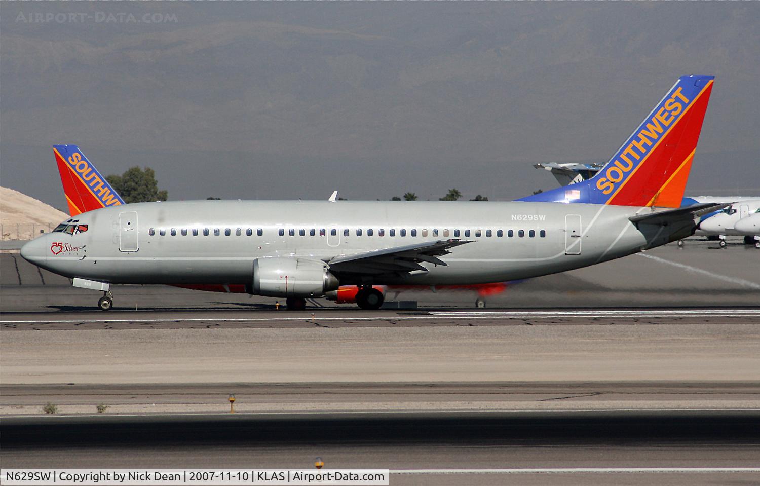 N629SW, 1996 Boeing 737-3H4 C/N 27704, /
