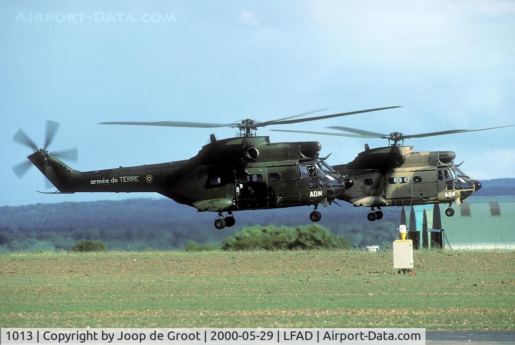 1013, Aérospatiale SA-330B Puma C/N 1013, ADN in front is in standard European colours; ADA in the back has desert camo.