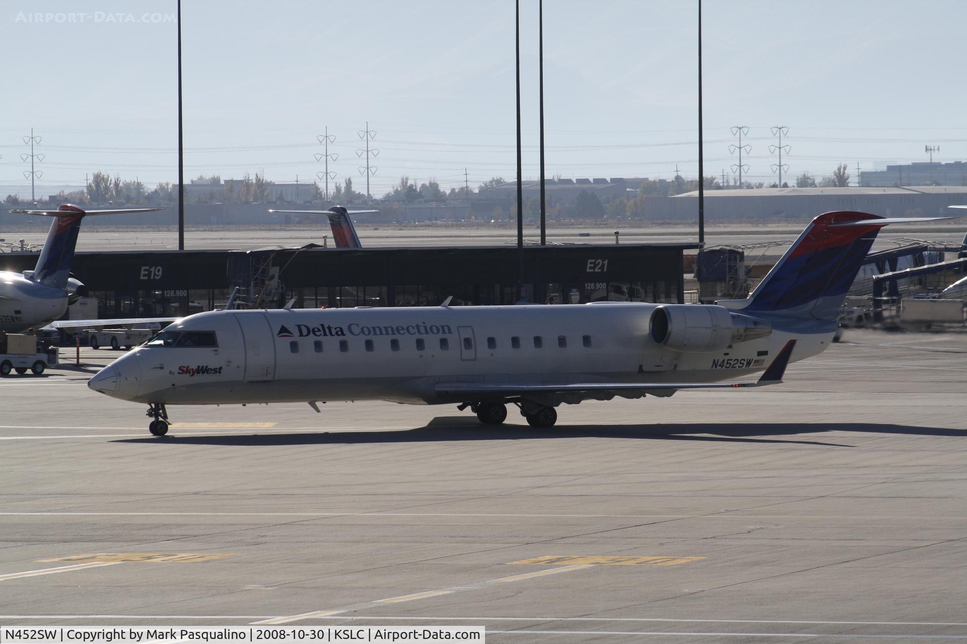 N452SW, 2002 Bombardier CRJ-200ER (CL-600-2B19) C/N 7716, CL-600-2B19