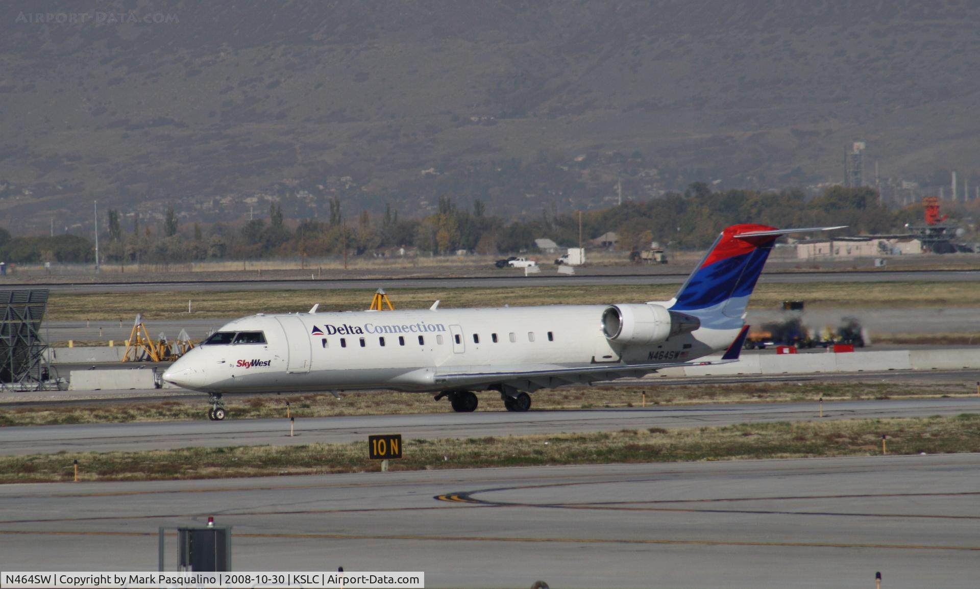 N464SW, 2003 Bombardier CRJ-200LR (CL-600-2B19) C/N 7827, CL-600-2B19