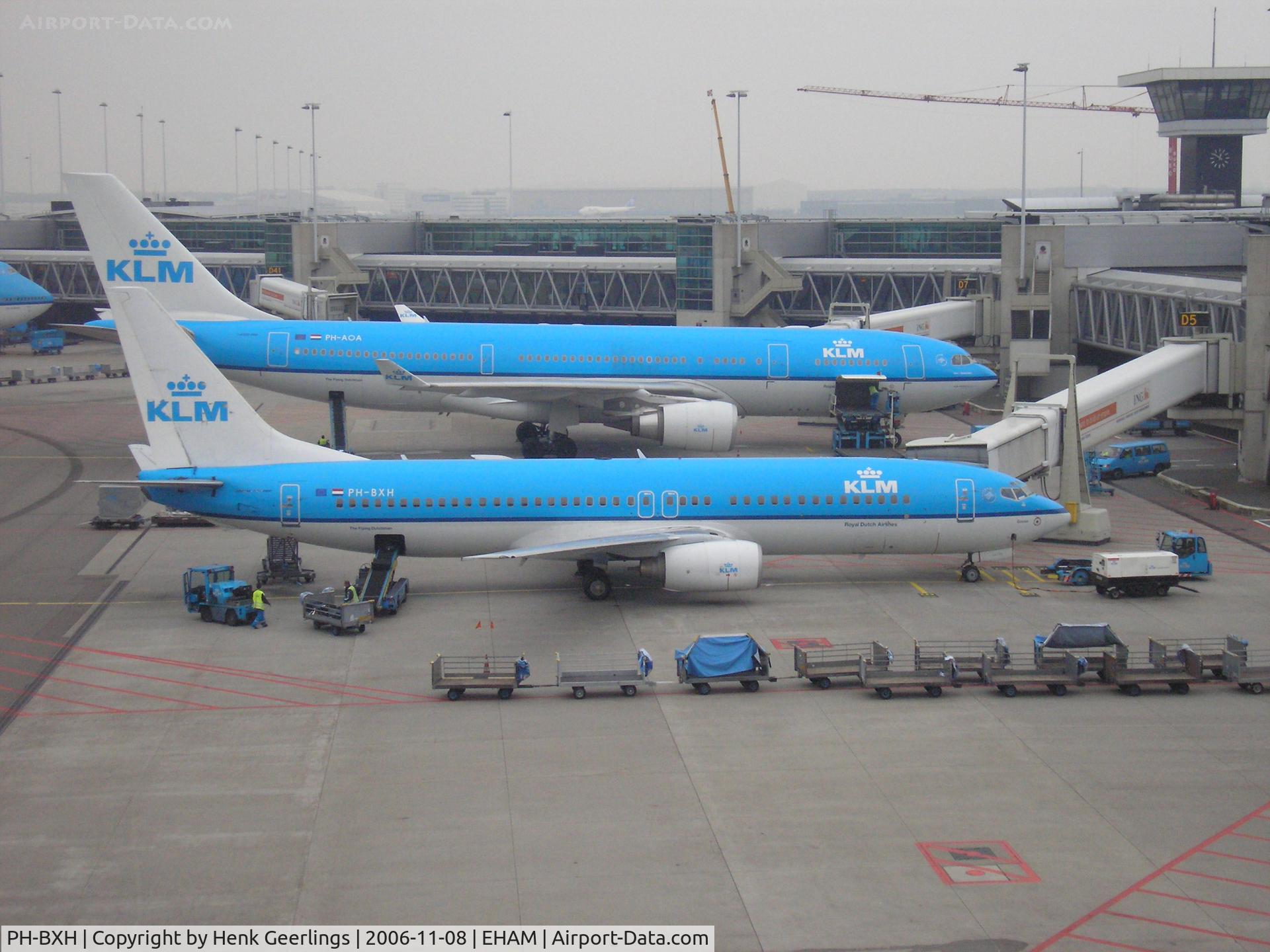 PH-BXH, 2000 Boeing 737-8K2 C/N 29597, Schiphol