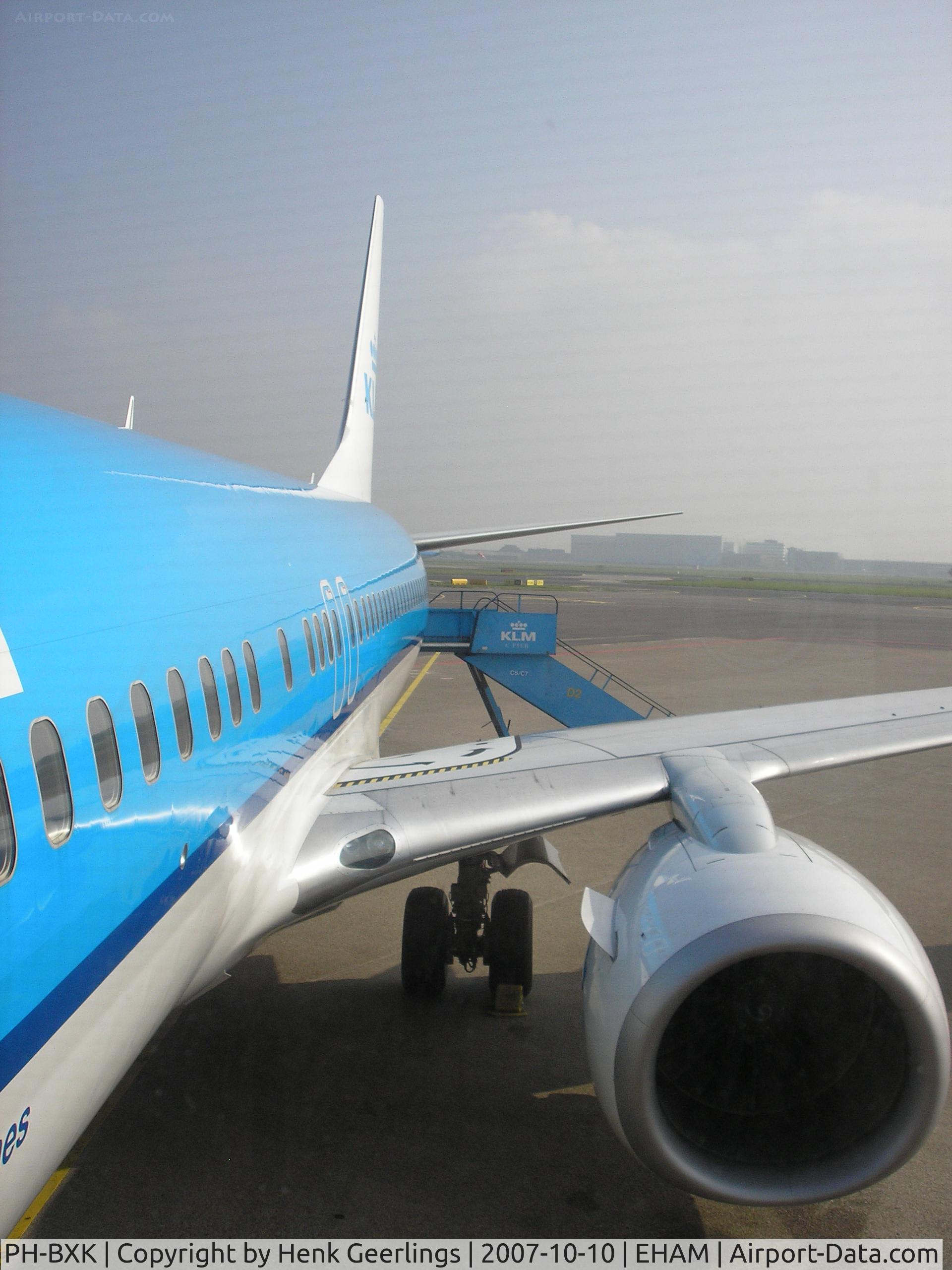 PH-BXK, 2000 Boeing 737-8K2 C/N 29598, KLM B737 at the gate, Schiphol