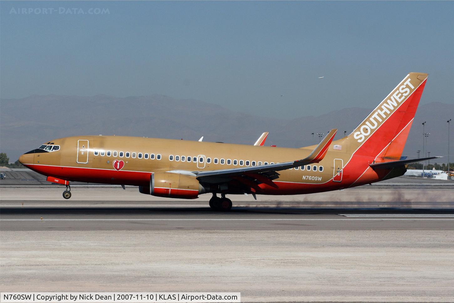 N760SW, 2000 Boeing 737-7H4 C/N 27874, /