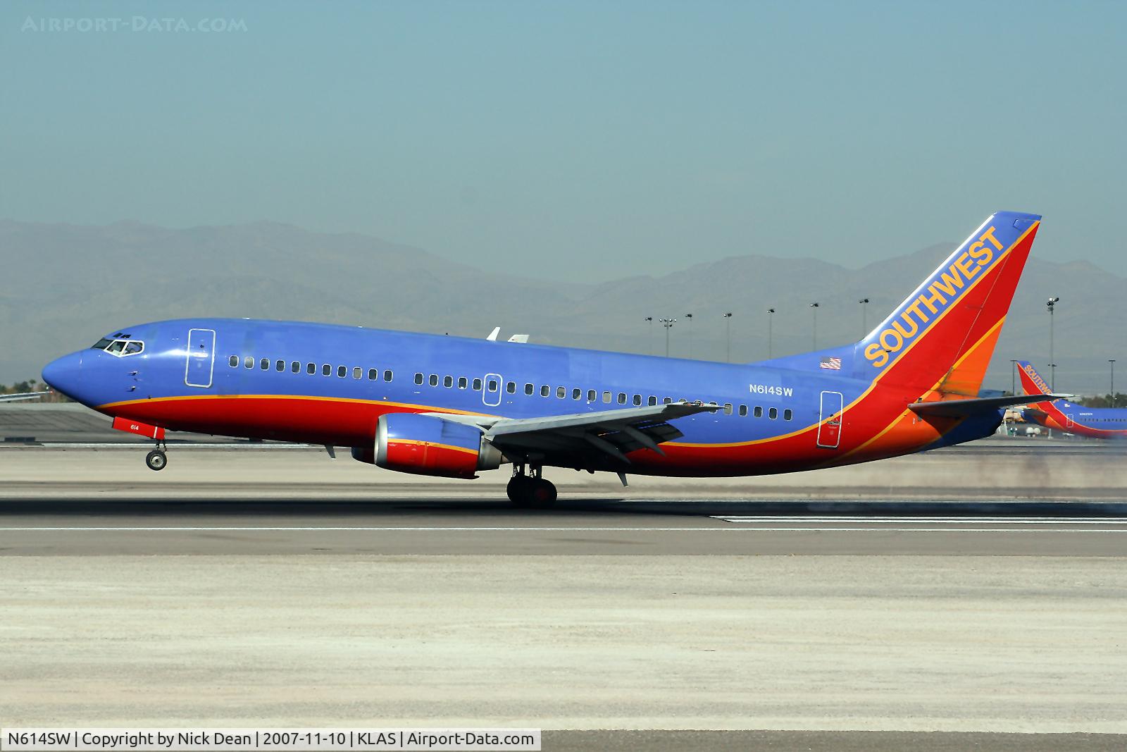N614SW, 1995 Boeing 737-3H4 C/N 28033, /