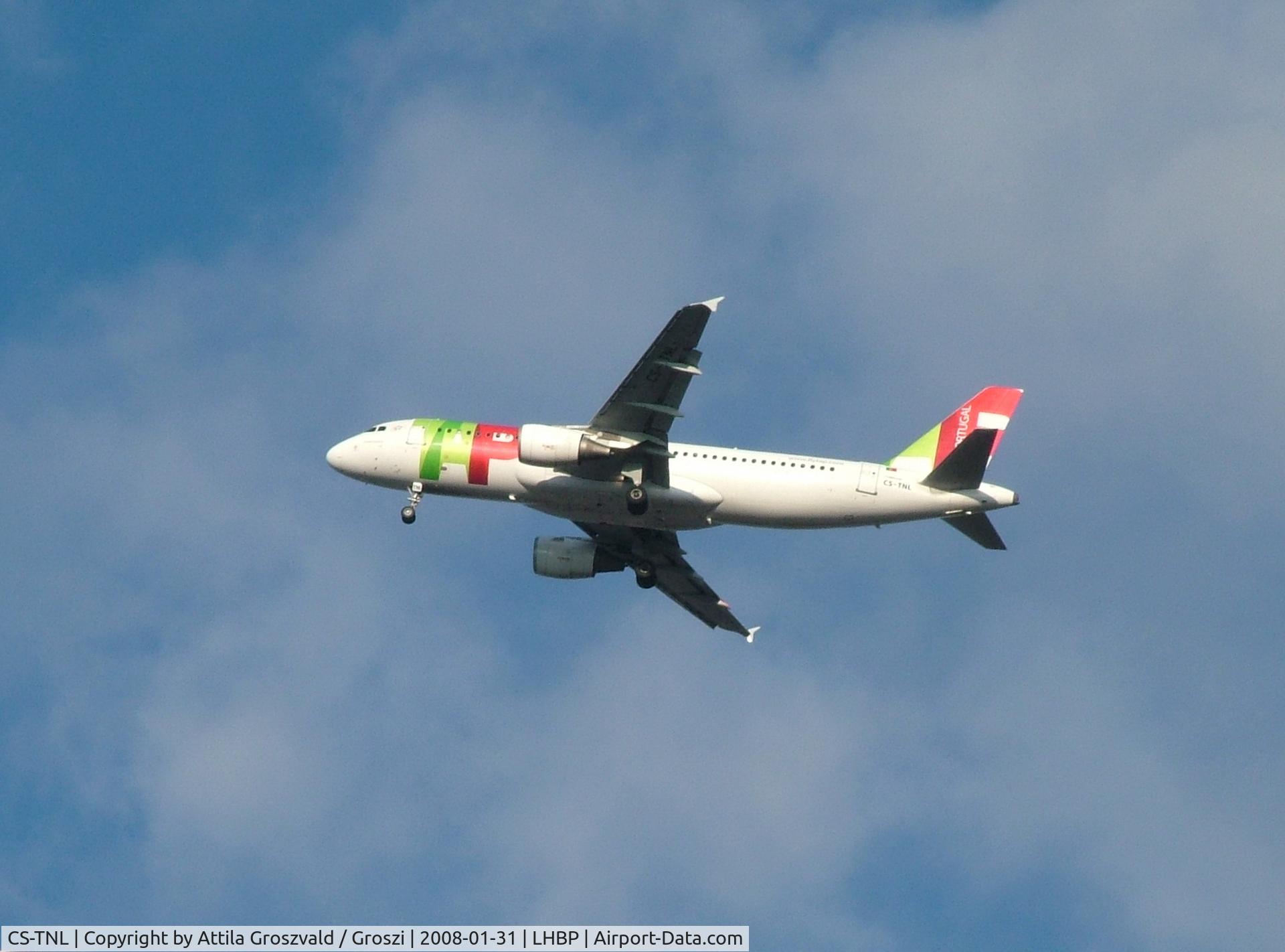 CS-TNL, 2000 Airbus A320-214 C/N 1231, Ullo, Hungary. Landing LHBP