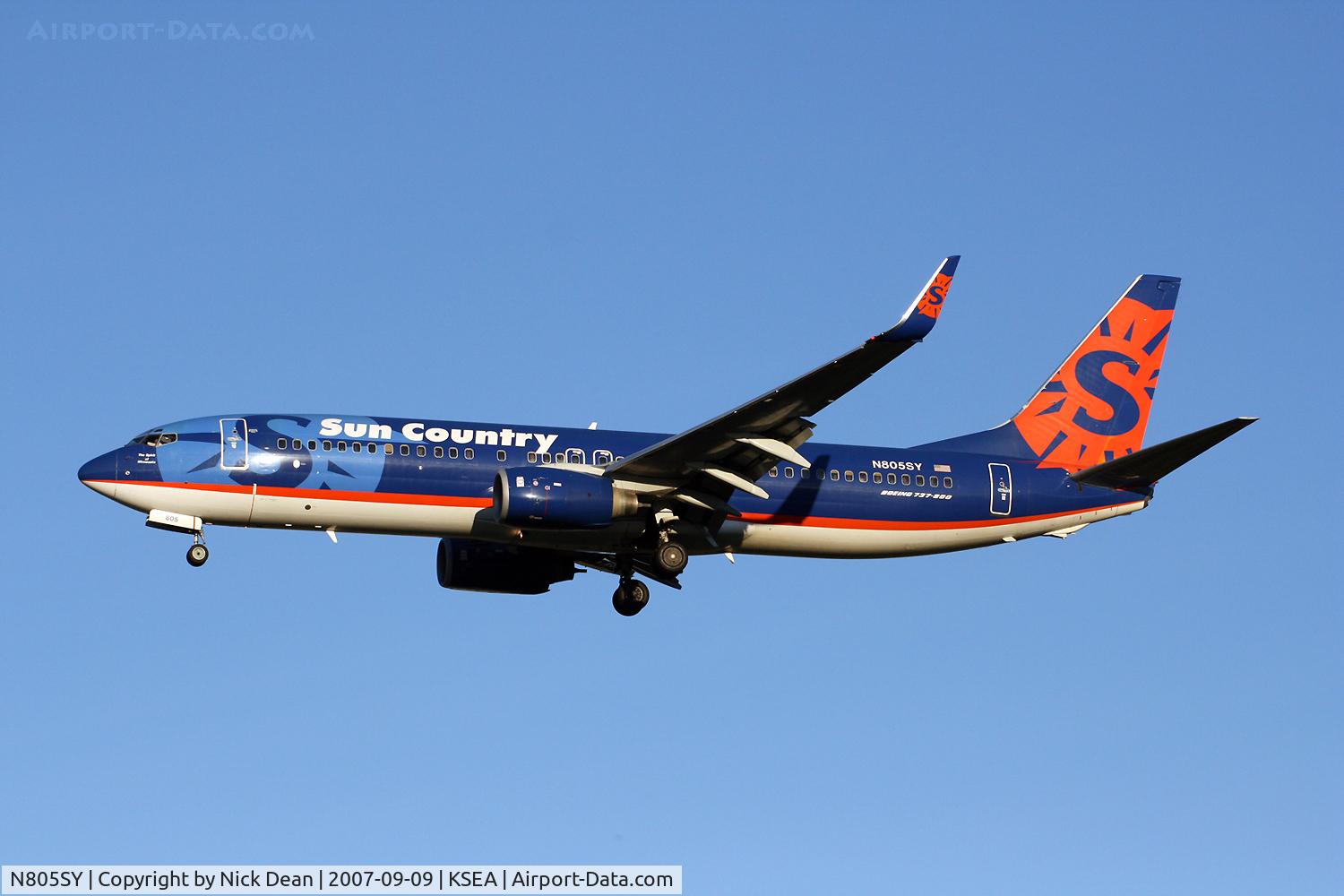 N805SY, 2001 Boeing 737-8Q8 C/N 30032, /