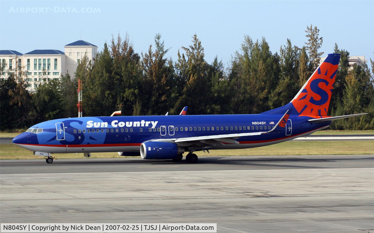 N804SY, 2001 Boeing 737-8Q8 C/N 30689, /