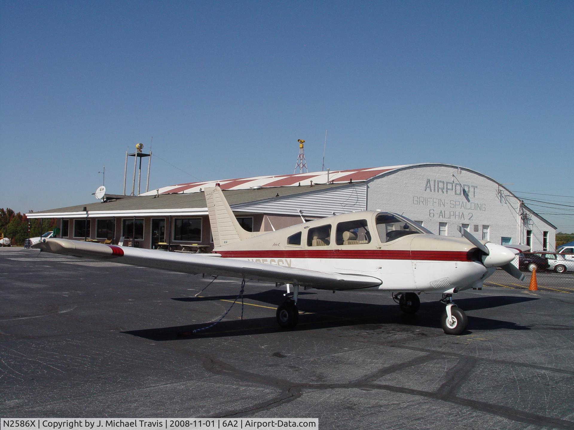 N2586X, 1985 Piper PA-28-181 C/N 28-8690003, N2586X at 6A2.