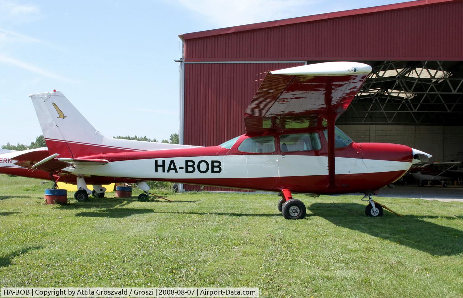HA-BOB, 1989 Cessna R172K Hawk XP C/N R1722575, Gyorszentiván-Bony Airport, Hungary