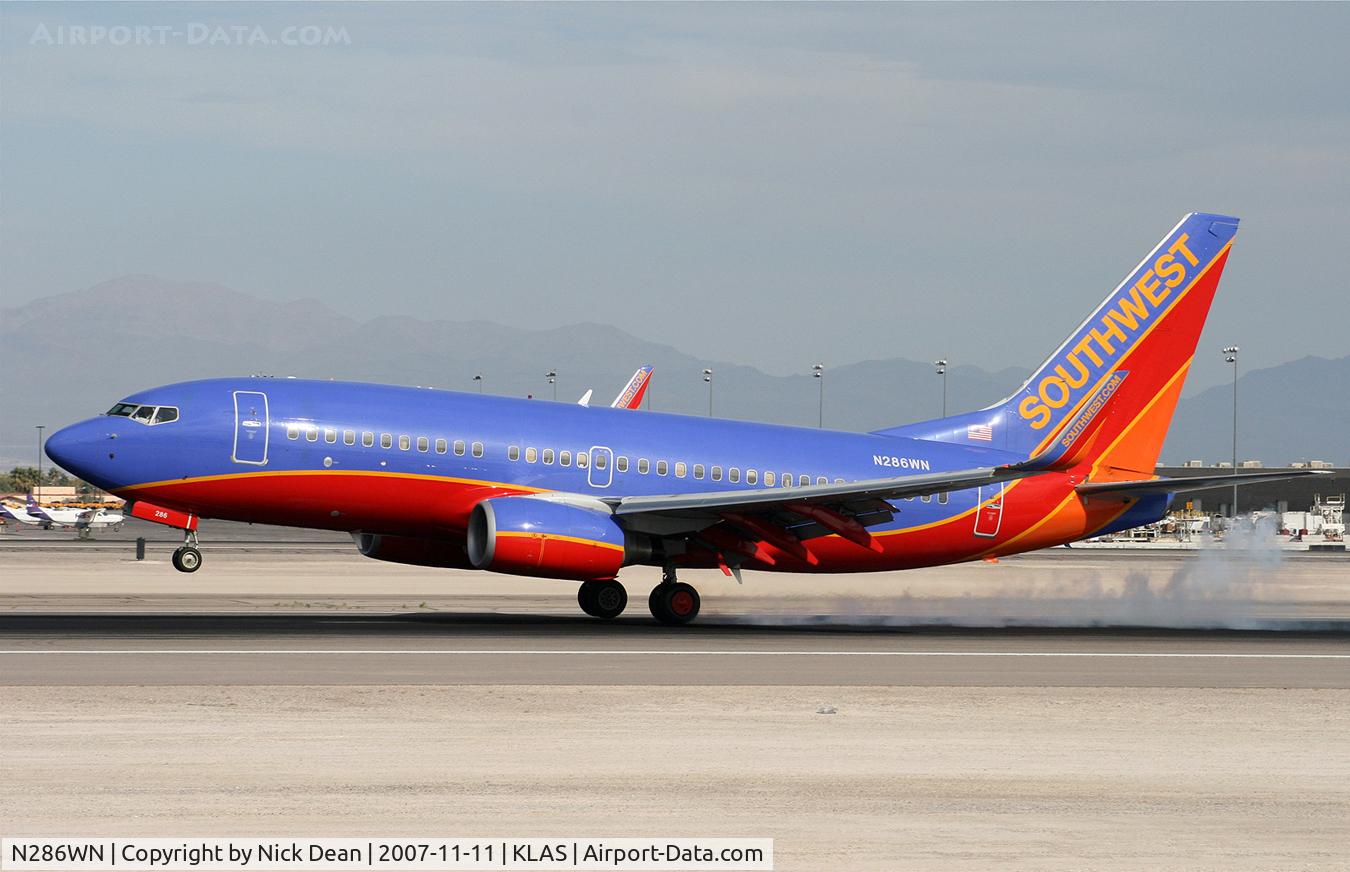 N286WN, 2004 Boeing 737-7H4 C/N 32471, /
