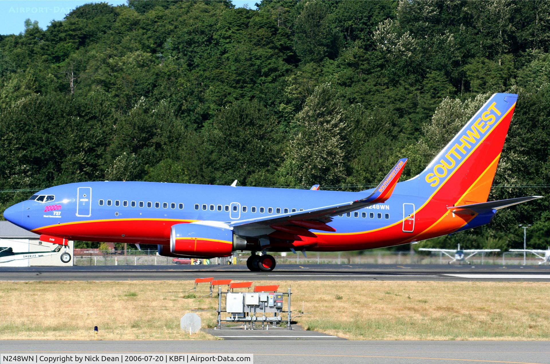 N248WN, 2006 Boeing 737-7H4 C/N 32509, 2000th 737 Next Generation titles