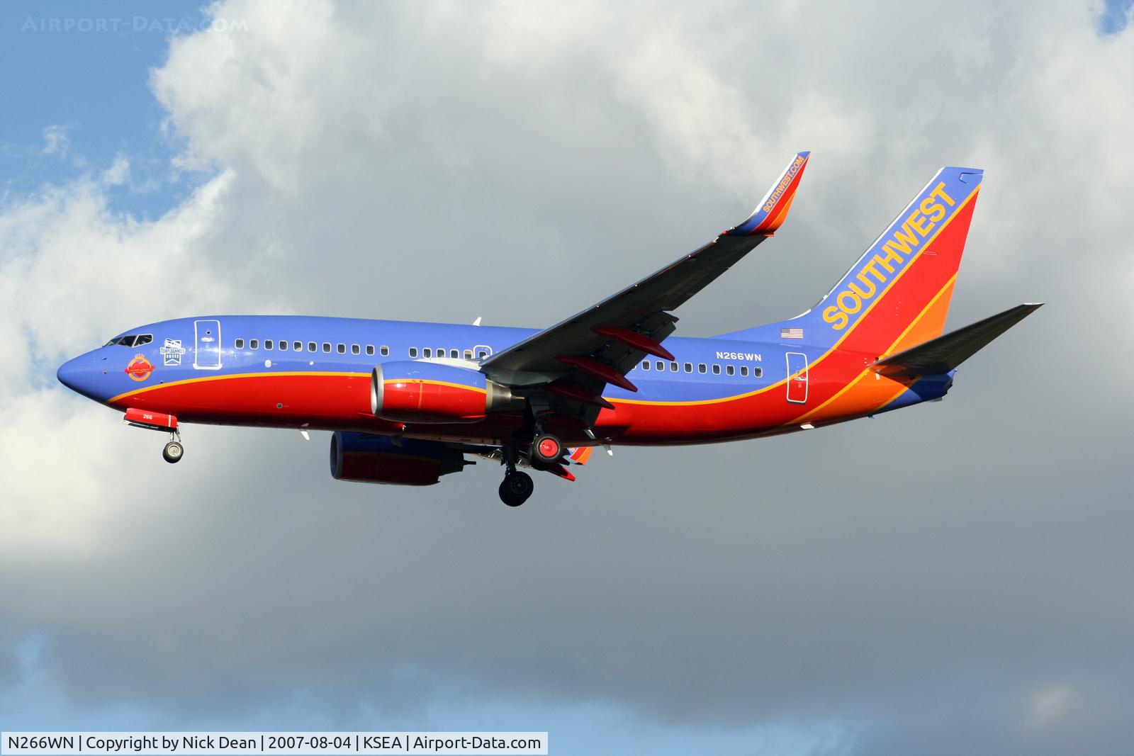 N266WN, 2007 Boeing 737-7H4 C/N 32523, KSEA (Short final for 34 left)