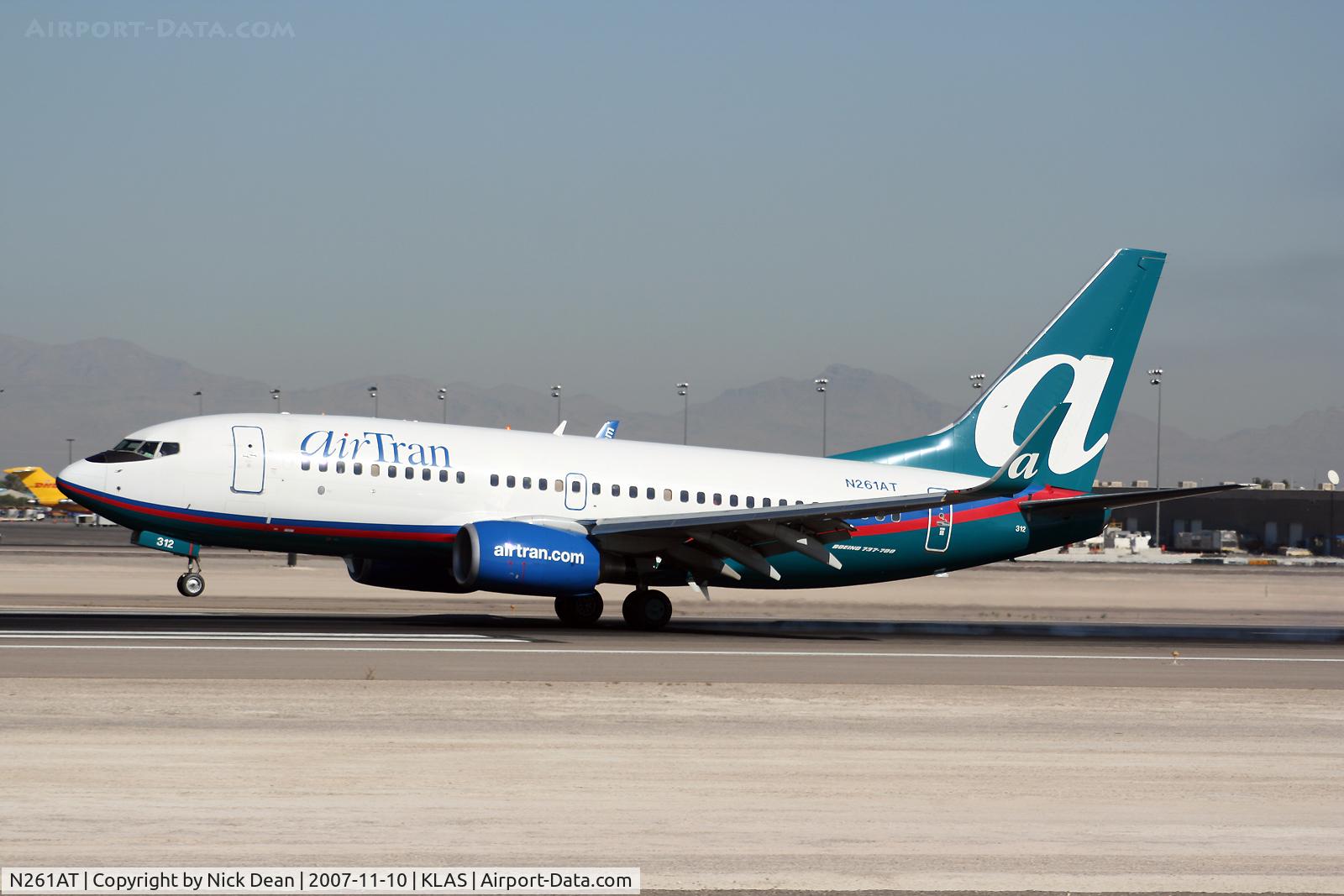 N261AT, 2005 Boeing 737-76N C/N 32660, /