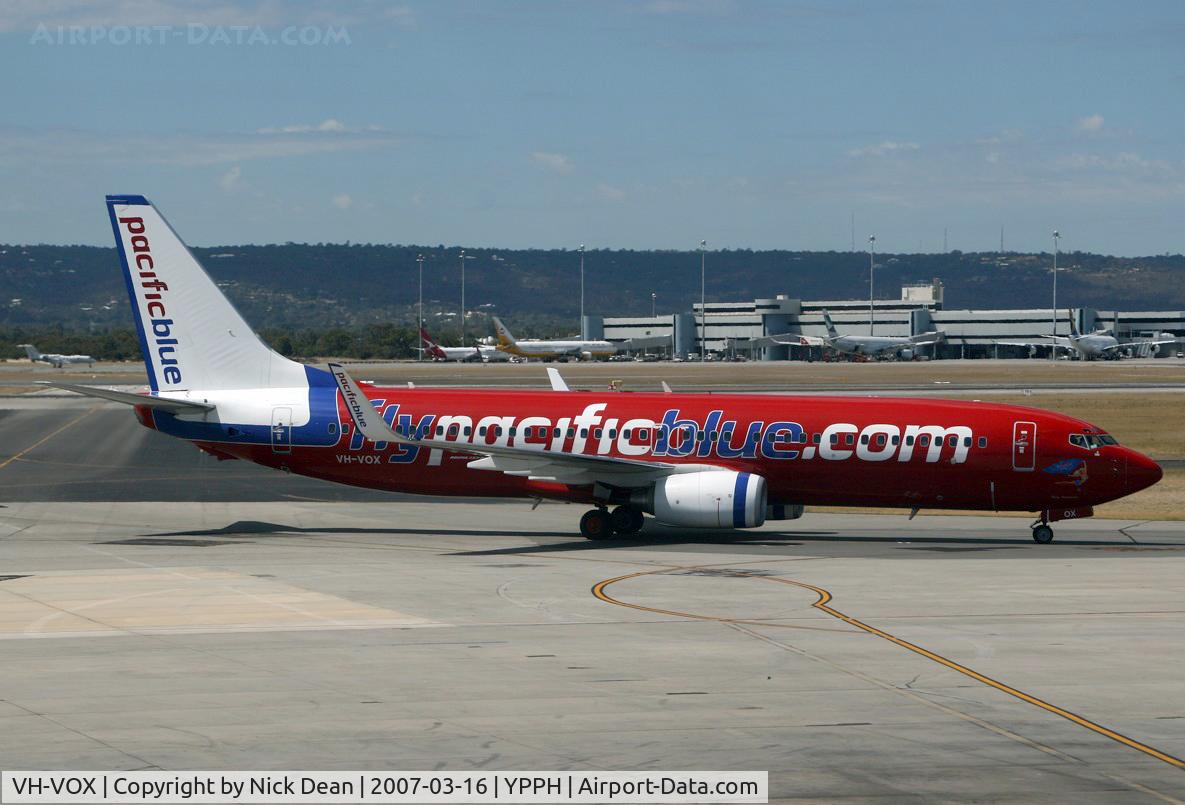 VH-VOX, 2004 Boeing 737-8BK C/N 33017, /