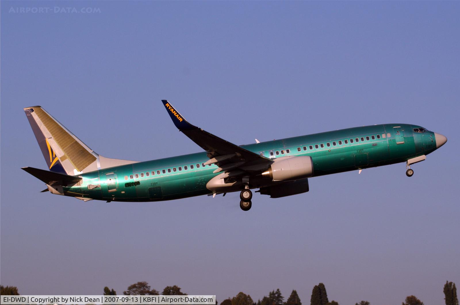 EI-DWD, 2007 Boeing 737-8AS C/N 33642, Shot as N1781B prior to the paint shop