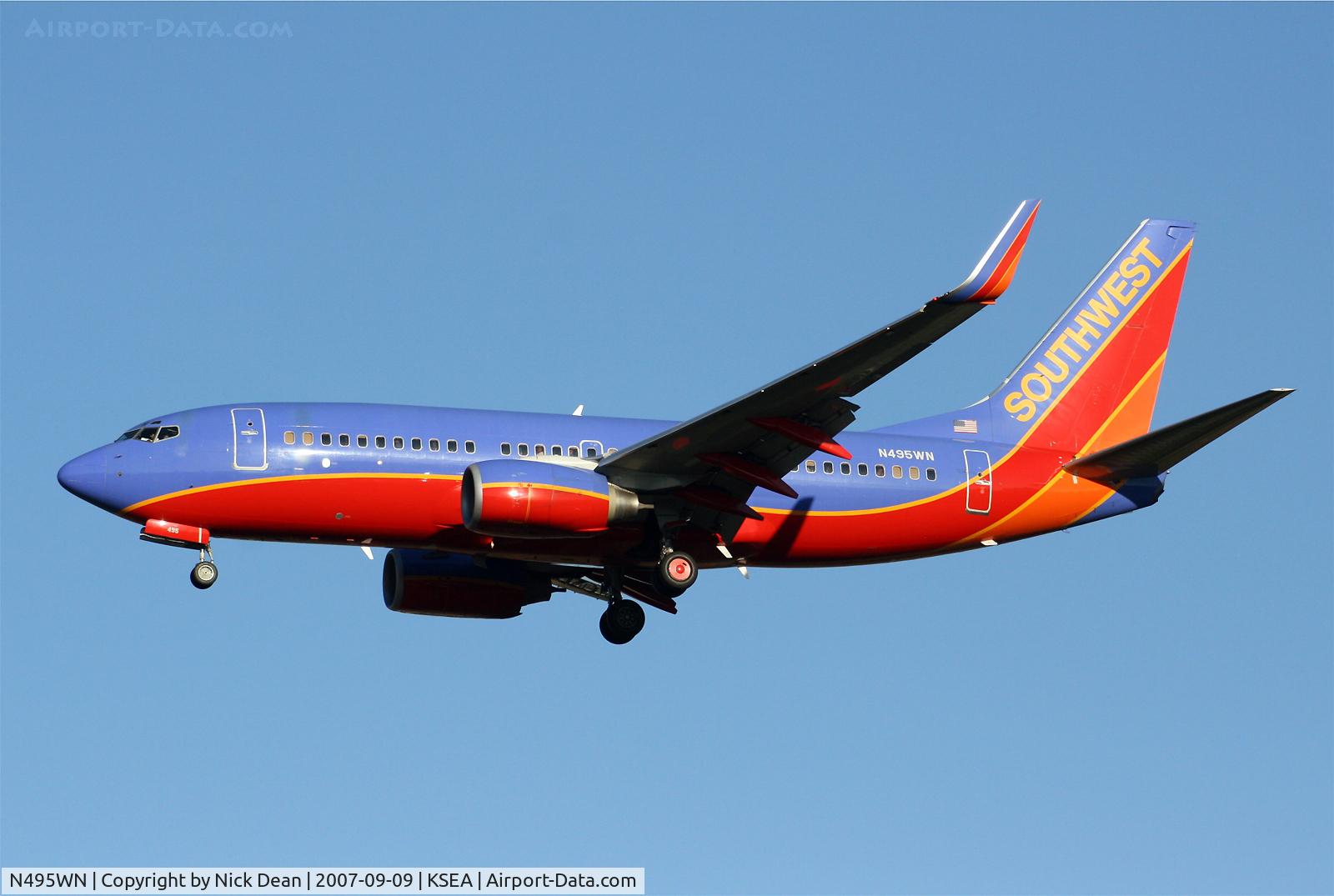 N495WN, 2004 Boeing 737-7H4 C/N 33869, /