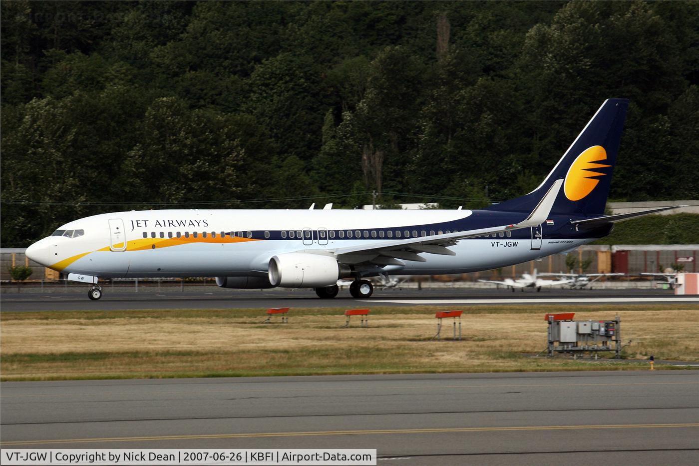 VT-JGW, 2007 Boeing 737-85R C/N 34804/2297, /