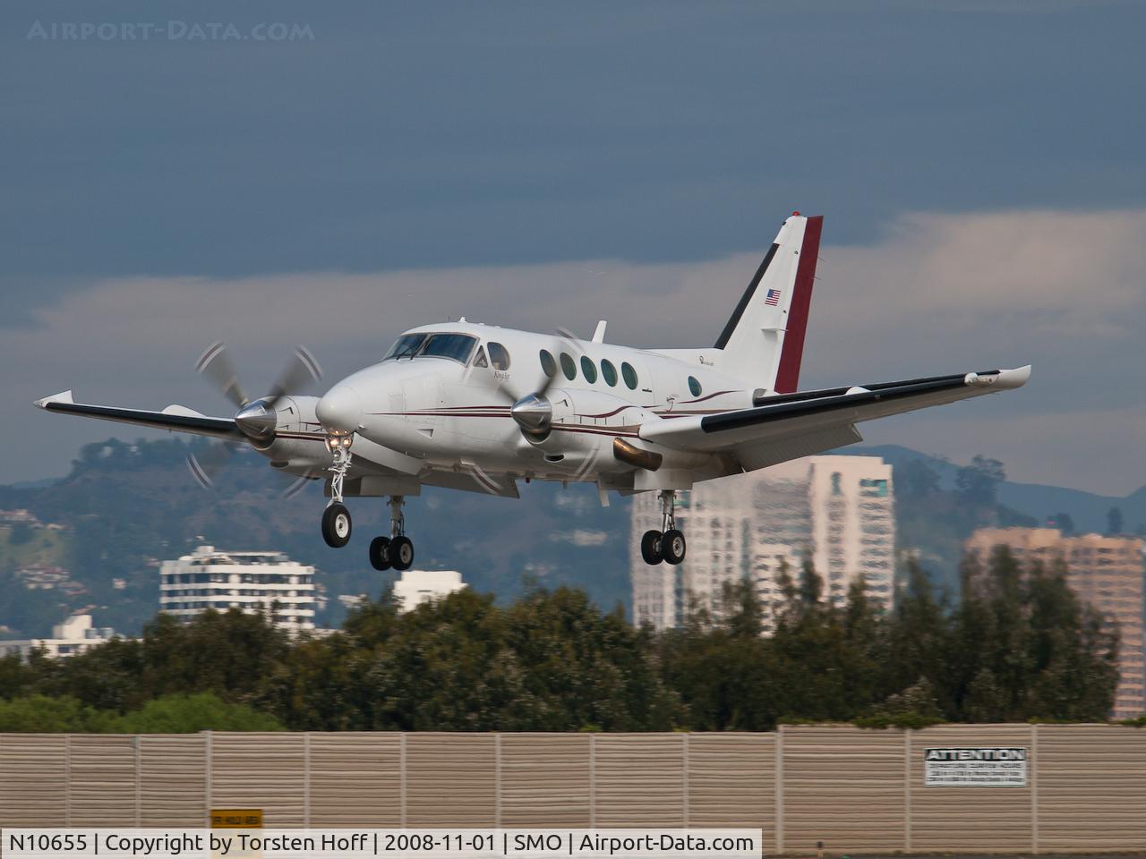 N10655, 1979 Beech B100 King Air C/N BE-81, N10655 arriving on RWY 21