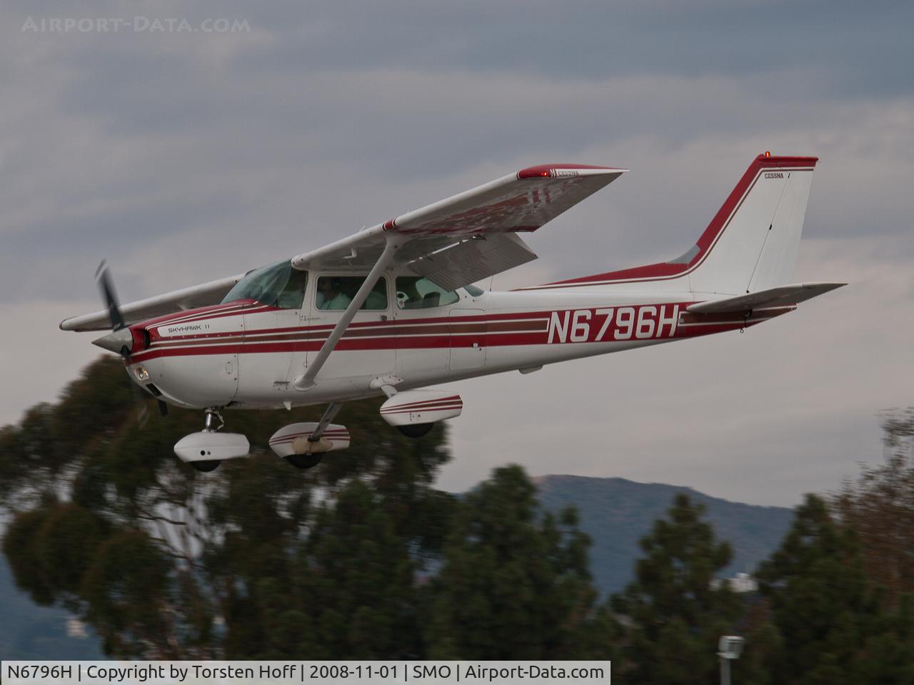 N6796H, 1975 Cessna 172M C/N 17265584, N6796H arriving on RWY 21