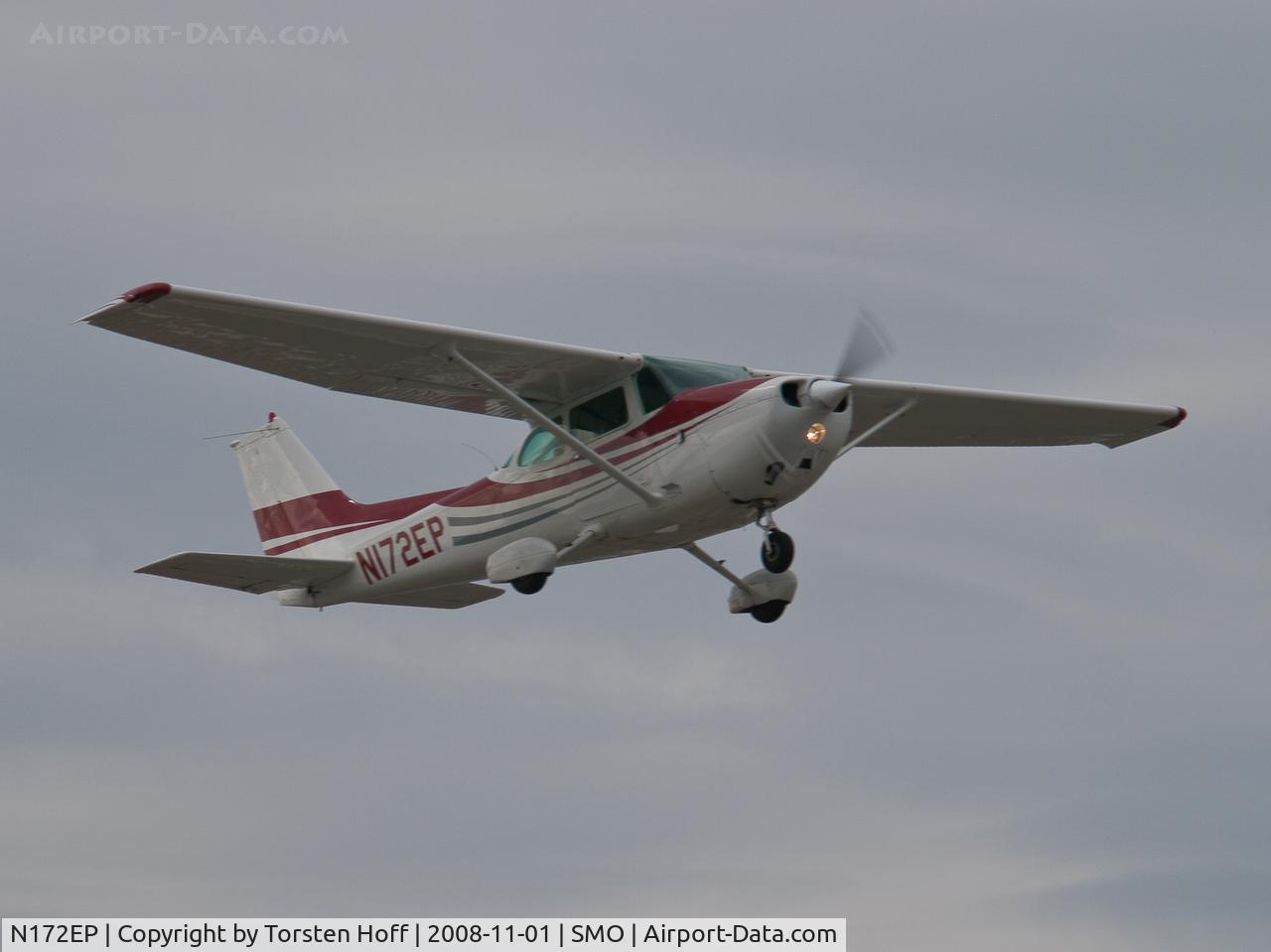 N172EP, 1976 Cessna 172N C/N 17267932, N172EP departing from RWY 03