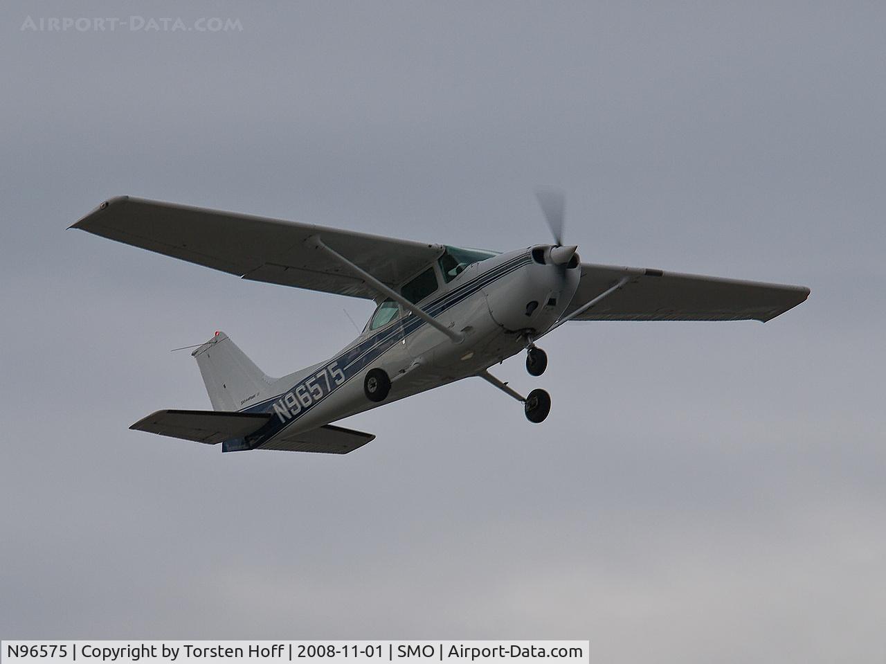 N96575, 1984 Cessna 172P C/N 17276089, N96575 departing from RWY 03