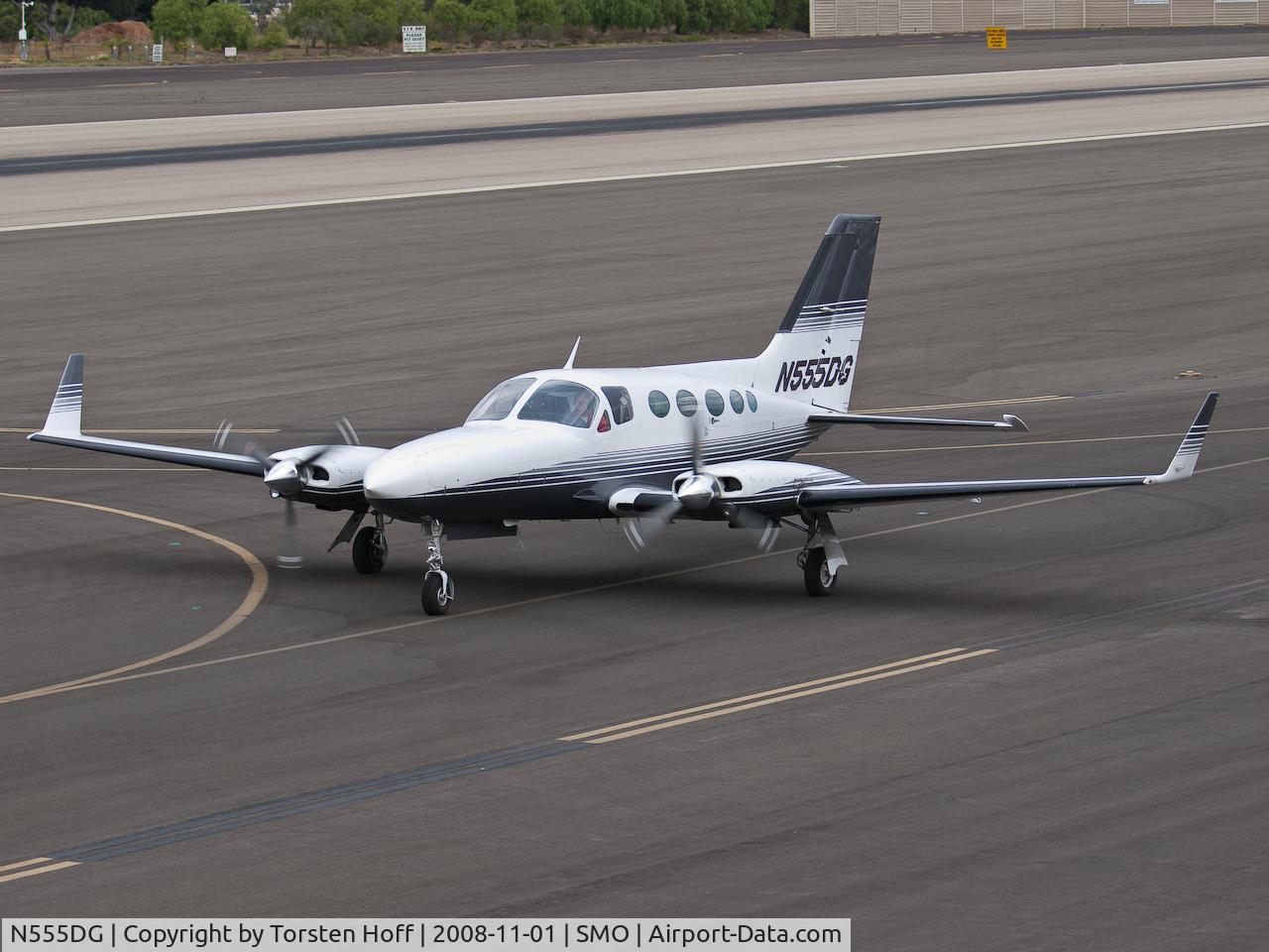 N555DG, Cessna 414A Chancellor C/N 414A0115, N555DG taxiing
