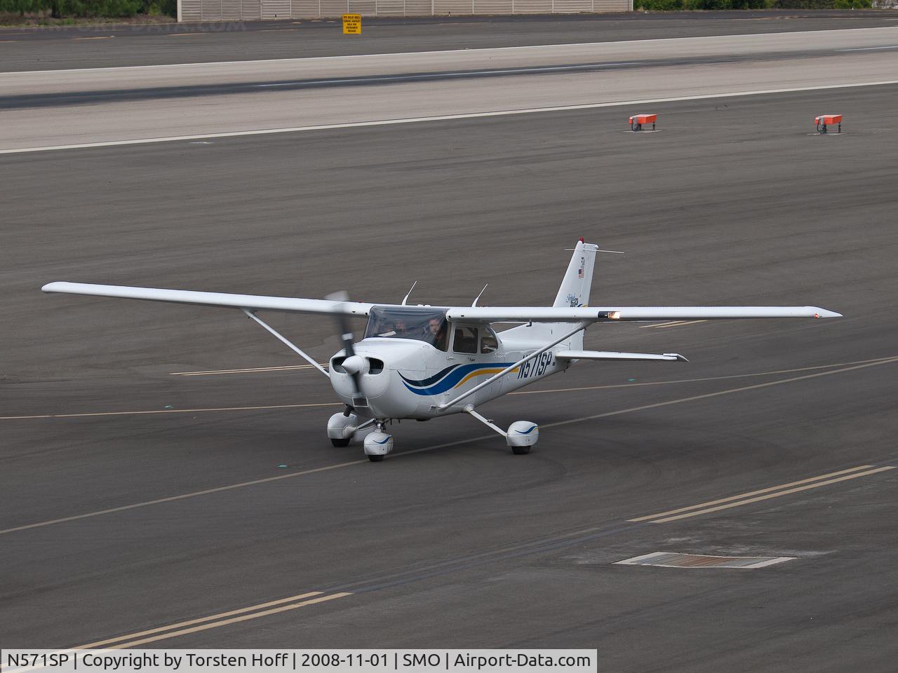 N571SP, 2000 Cessna 172S C/N 172S8496, N571SP taxiing