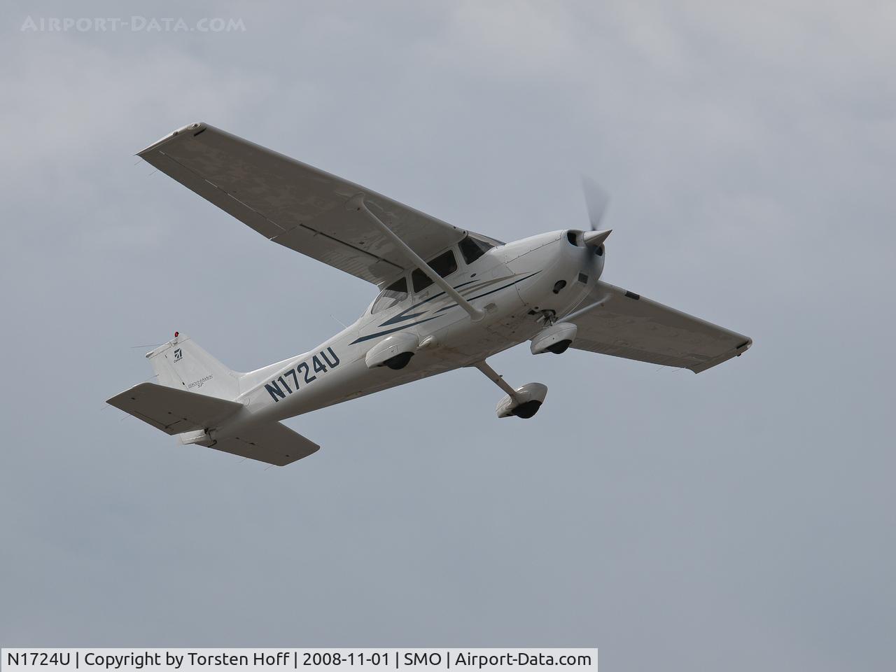 N1724U, 2007 Cessna 172S C/N 172S10443, N1724U departing from RWY 03