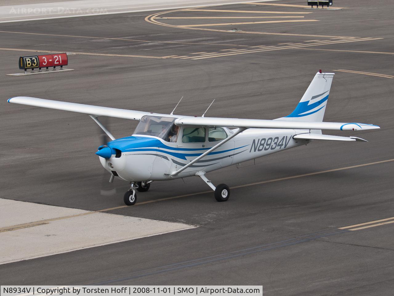 N8934V, 1974 Cessna 172M C/N 17264291, N8934V taxiing