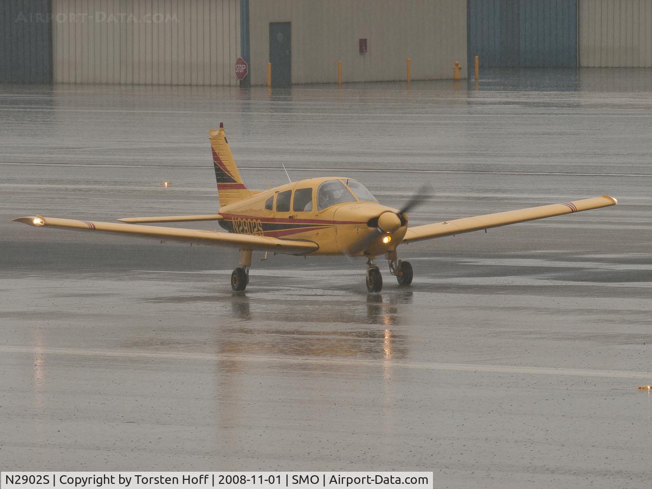 N2902S, Piper PA-28-181 Archer II C/N 28-7990540, N2902S arriving on RWY 03 during a heavy downpour
