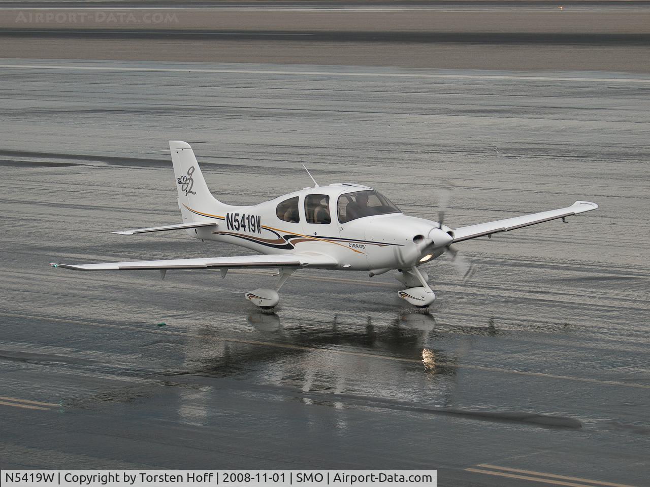 N5419W, 2004 Cirrus SR22 G2 C/N 0857, N5419W taxiing