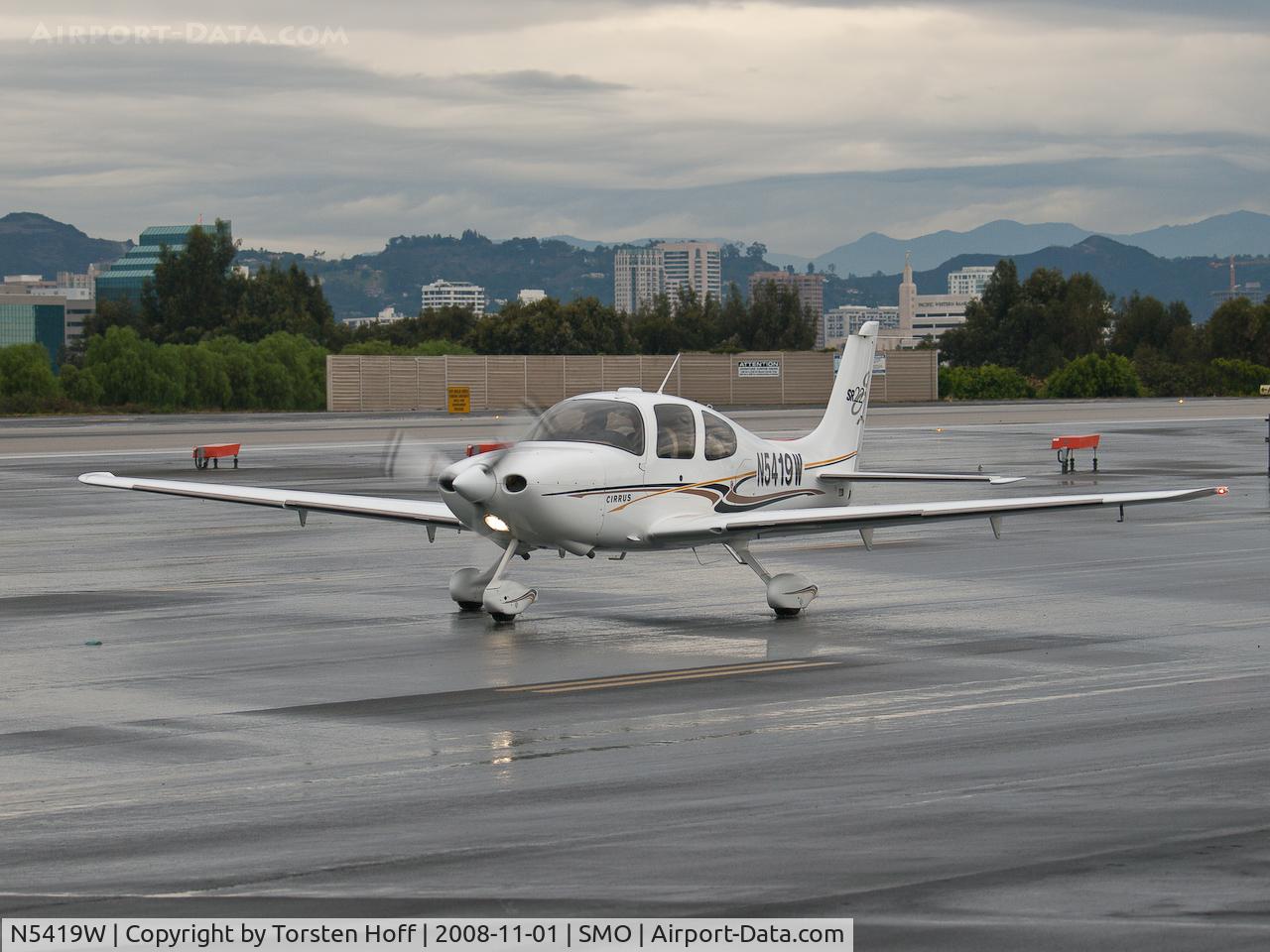 N5419W, 2004 Cirrus SR22 G2 C/N 0857, N5419W taxiing