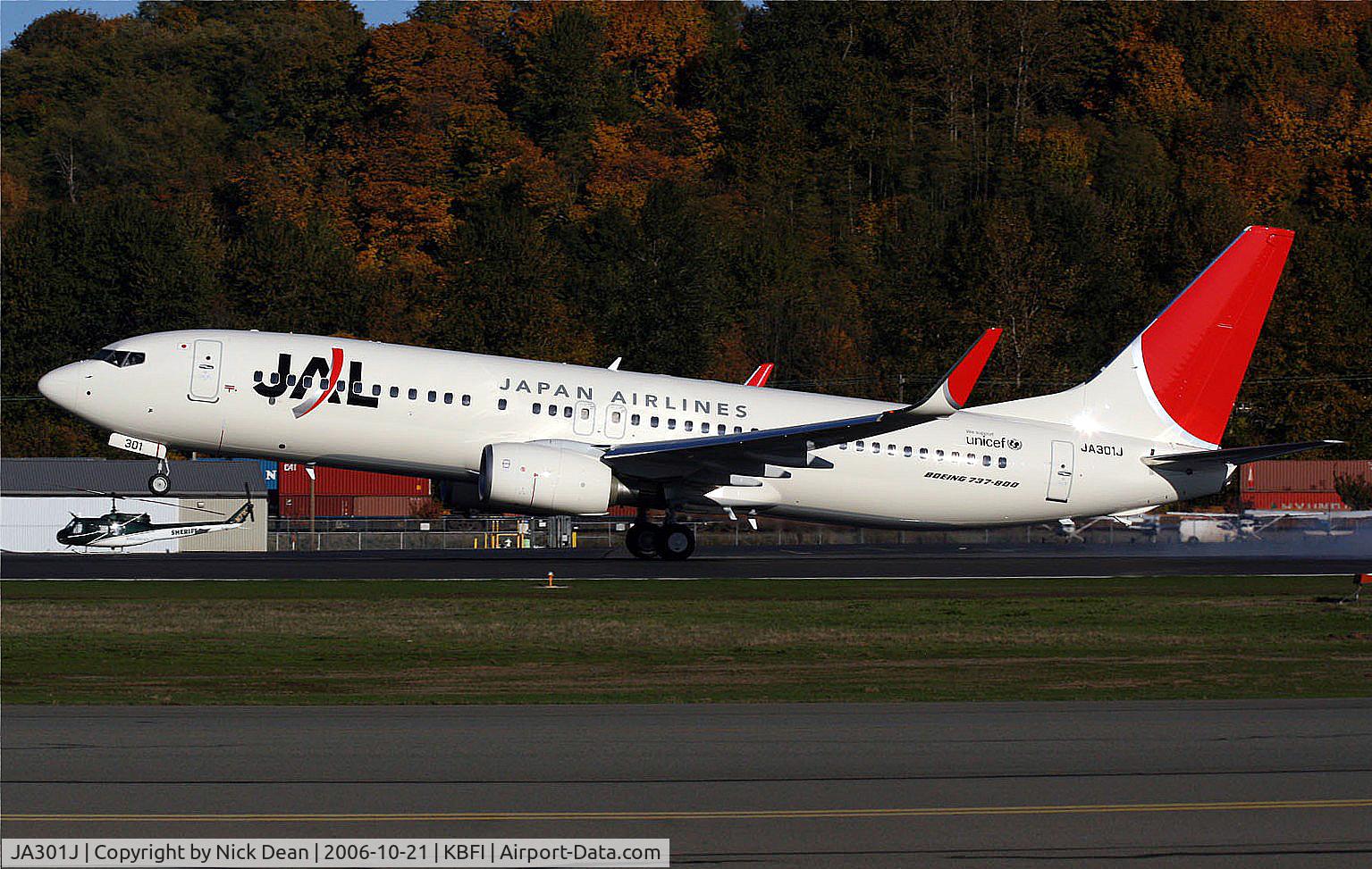JA301J, 2006 Boeing 737-846 C/N 35330, /