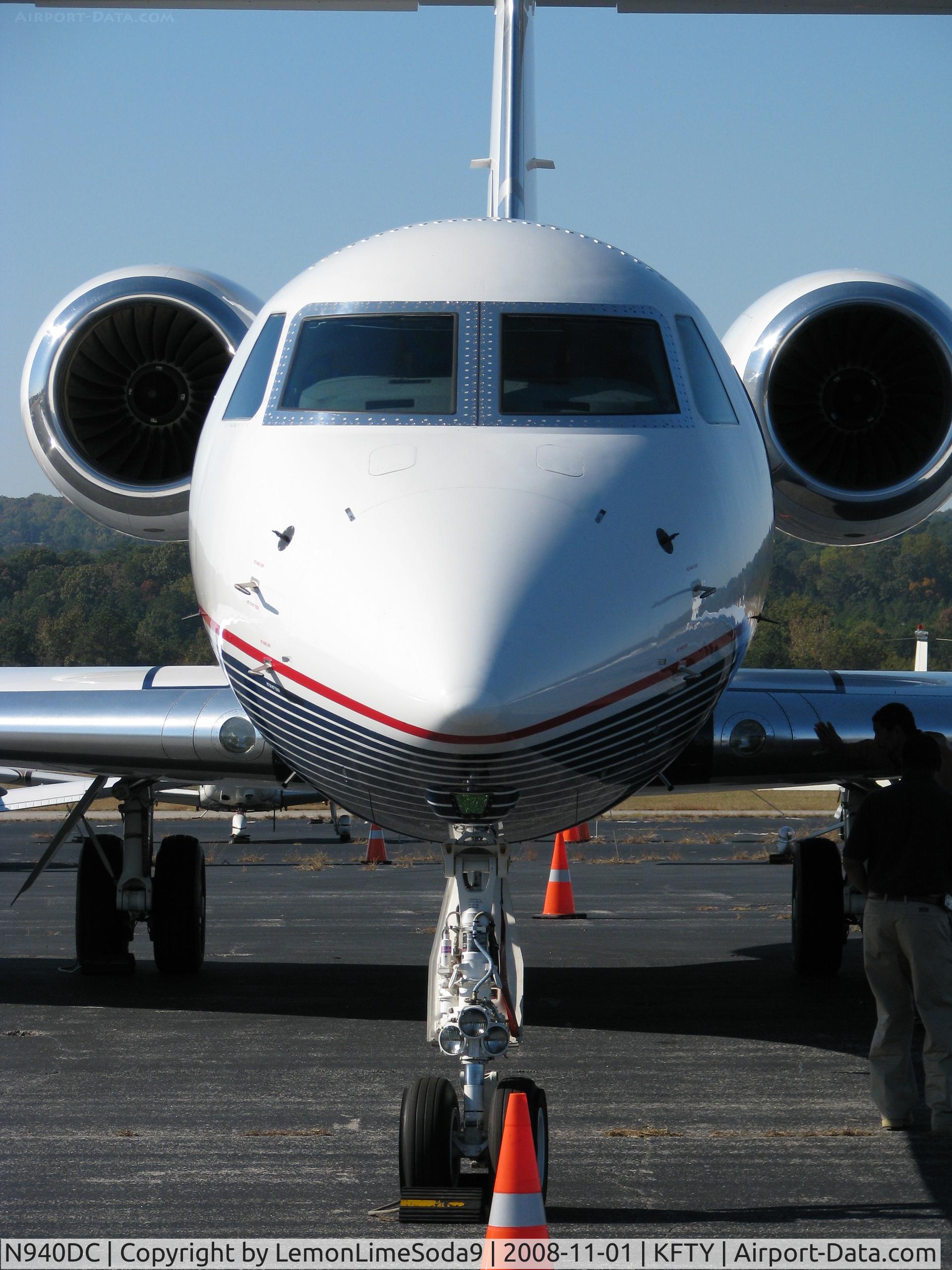 N940DC, 2006 Gulfstream Aerospace GV-SP (G550) C/N 5128, Just another day at the airport.