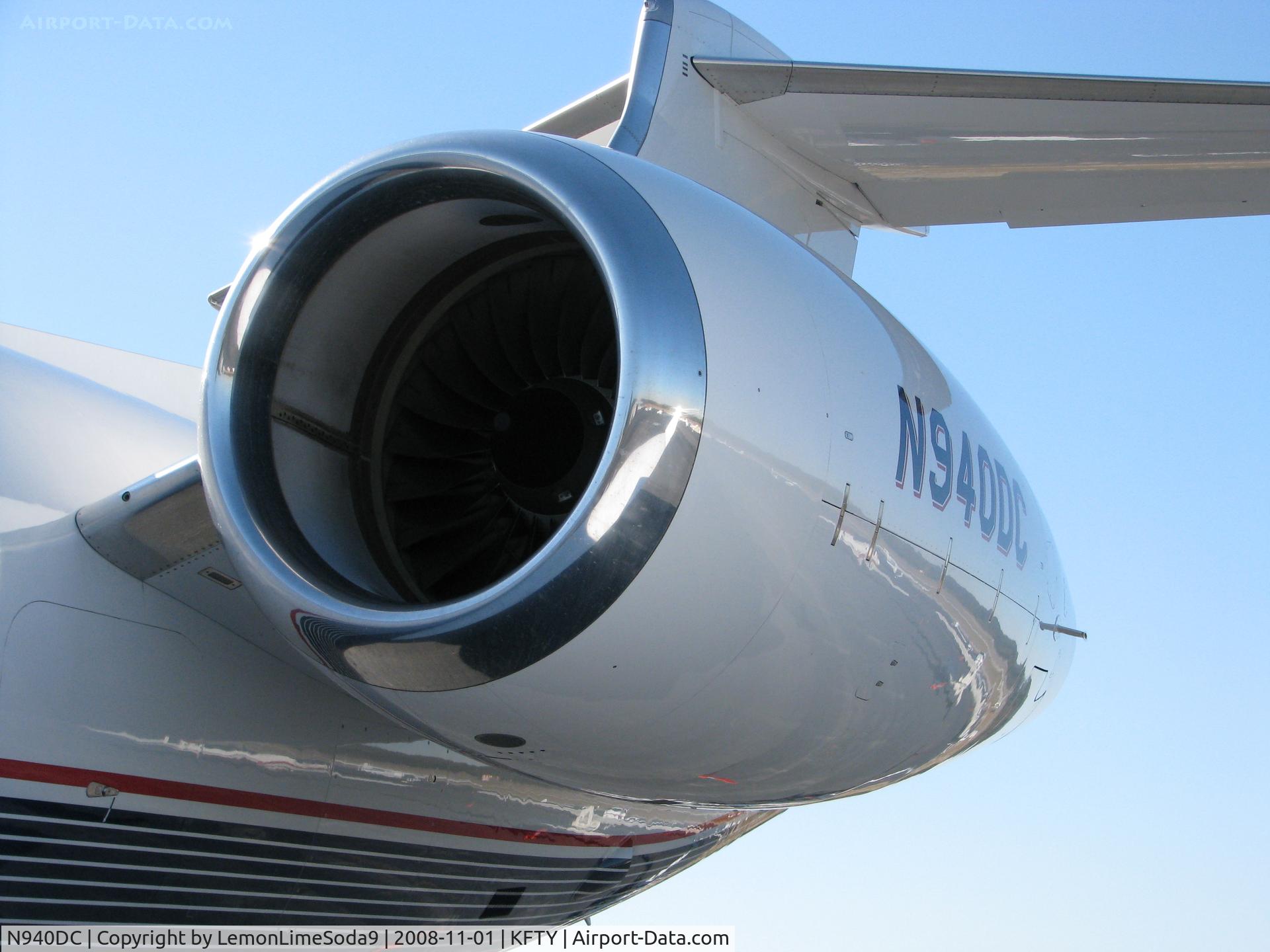 N940DC, 2006 Gulfstream Aerospace GV-SP (G550) C/N 5128, Just another day at the airport.