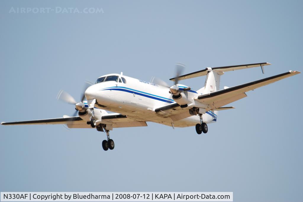 N330AF, 1985 Beech 1900C C/N UB-38, On final approach to 17L.